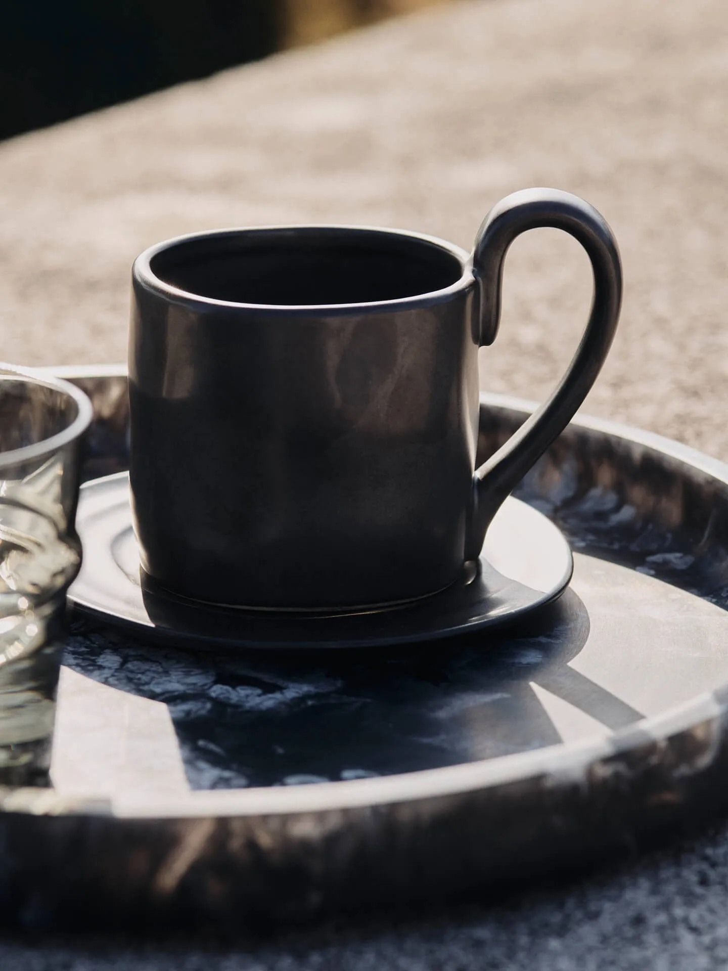 Flow kopp med fat 25 cl, Black Ferm Living