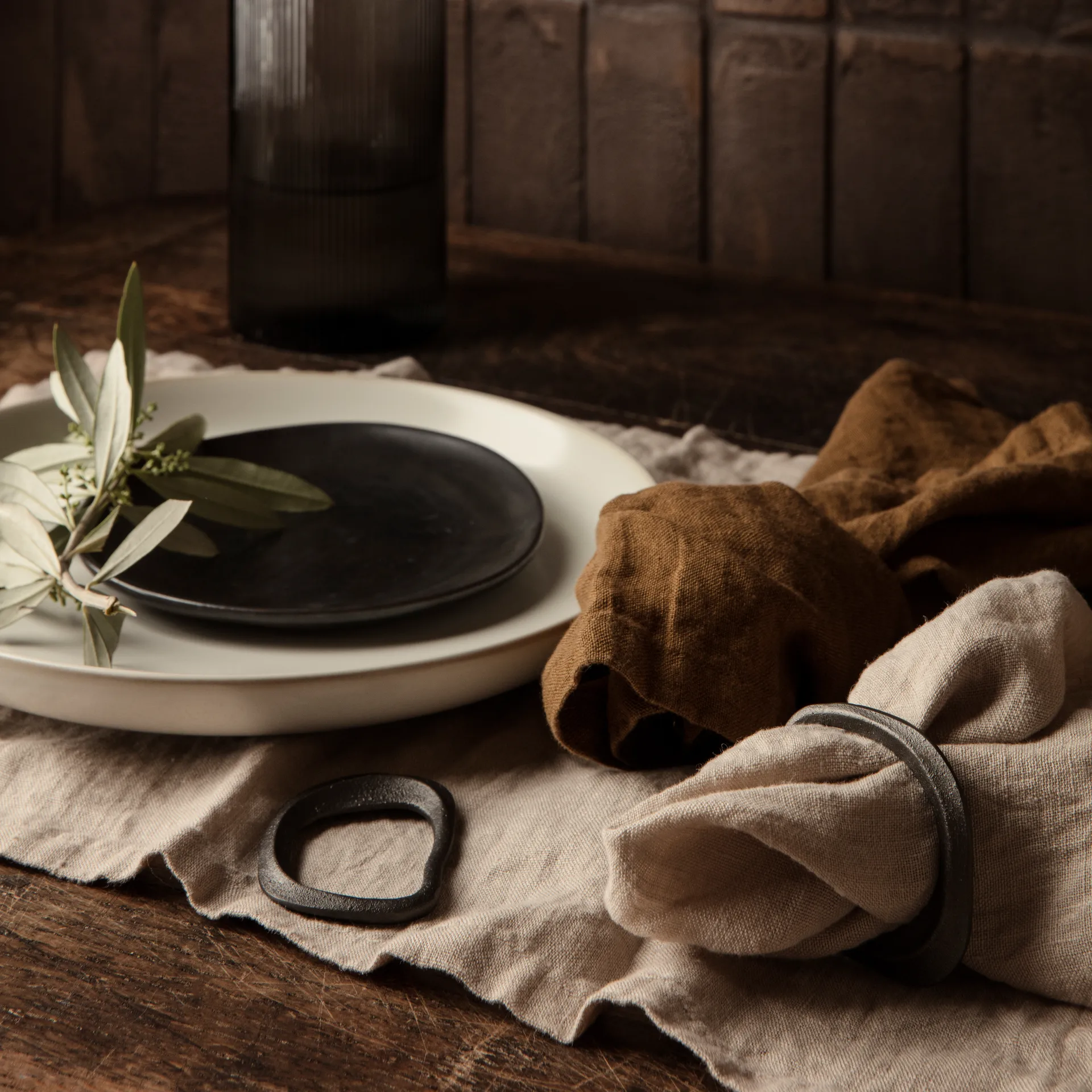 Flow serviettring 4-stk., Svart messing Ferm Living