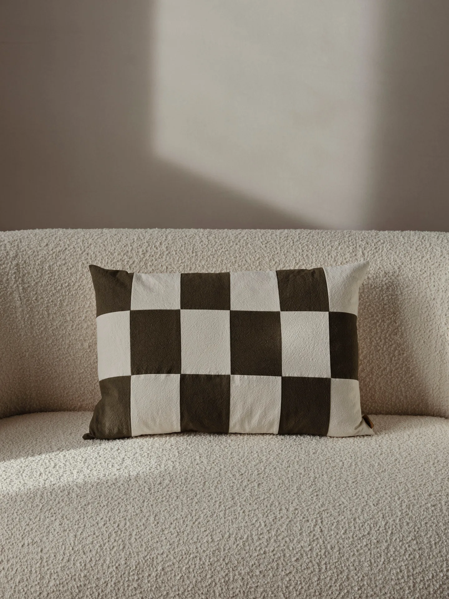 Fold patchwork putetrekk 40x60 cm, Dark Olive -undyed Ferm Living