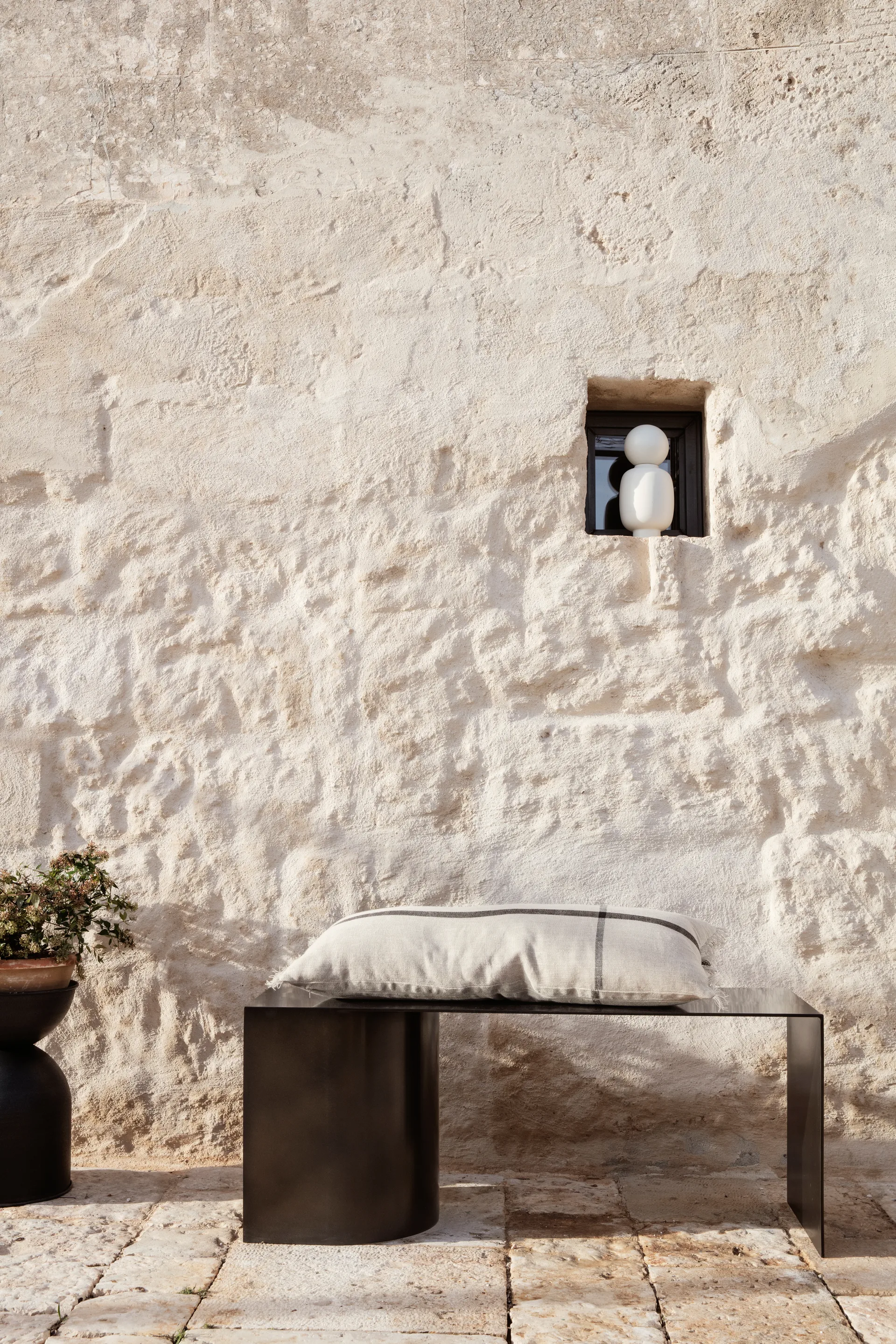 Hourglass krukke liten Ø31 cm, Svart-mørkegrå Ferm Living