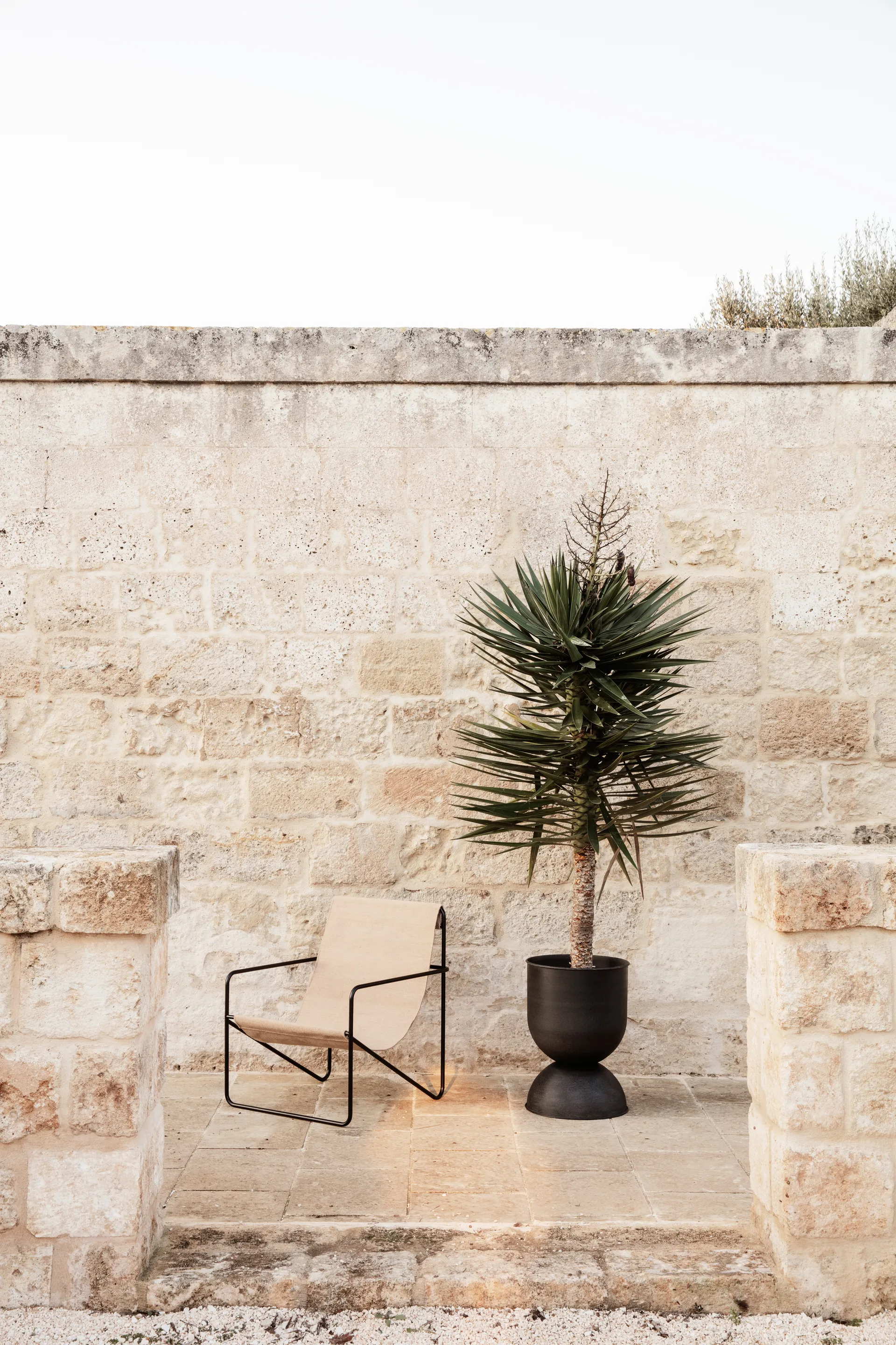 Hourglass krukke medium Ø40 cm, Svart-mørkegrå Ferm Living