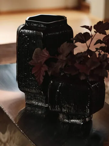 Mokuri vase - Black, 15 cm - Ferm Living
