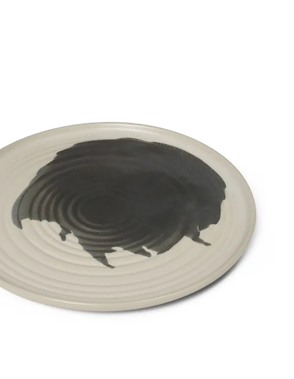 Omhu tallerken ⌀26,5 cm, off white-charcoal Ferm Living