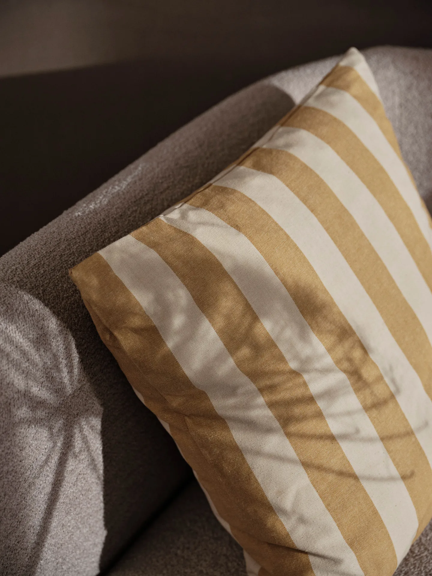 Strand outdoor putetrekk 50x50 cm, Warm yellow-parchment Ferm Living
