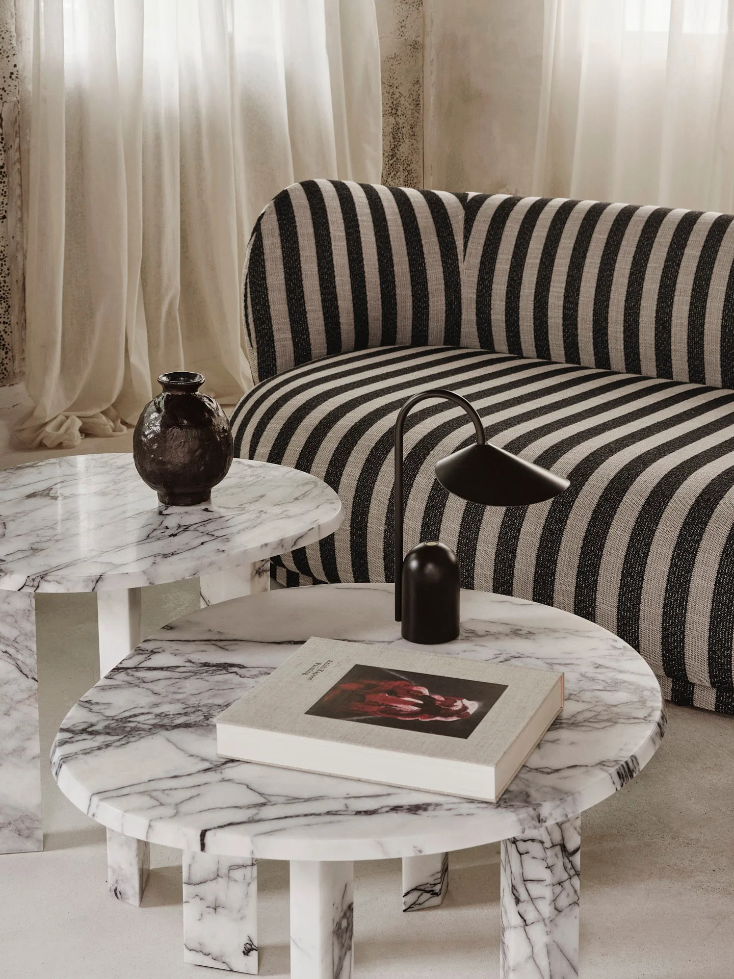 Taula sidebord Ø54,4x45 cm, White-charcoal Ferm Living