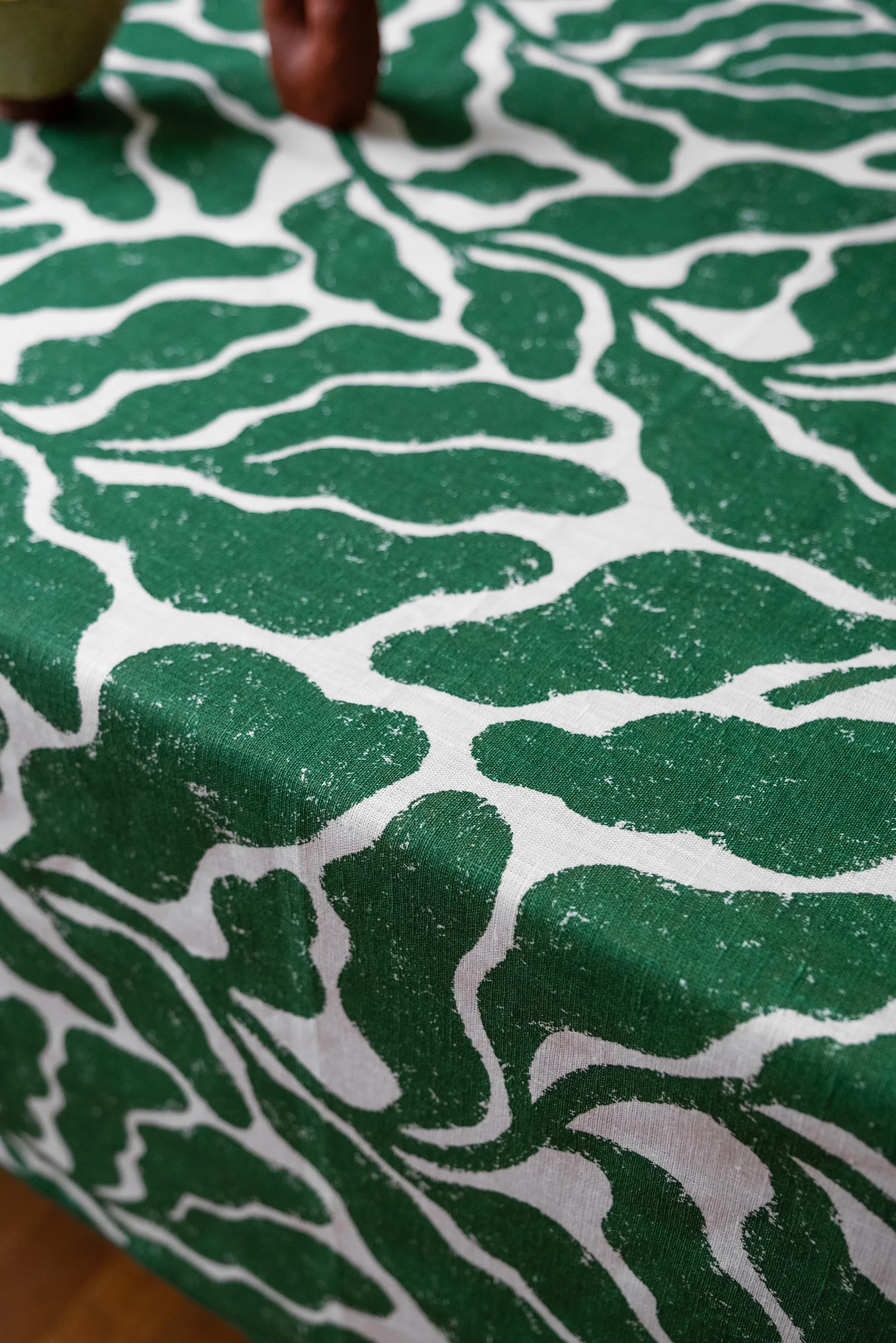 Leaves bordduk 149x250 cm, Greeb Fine Little Day