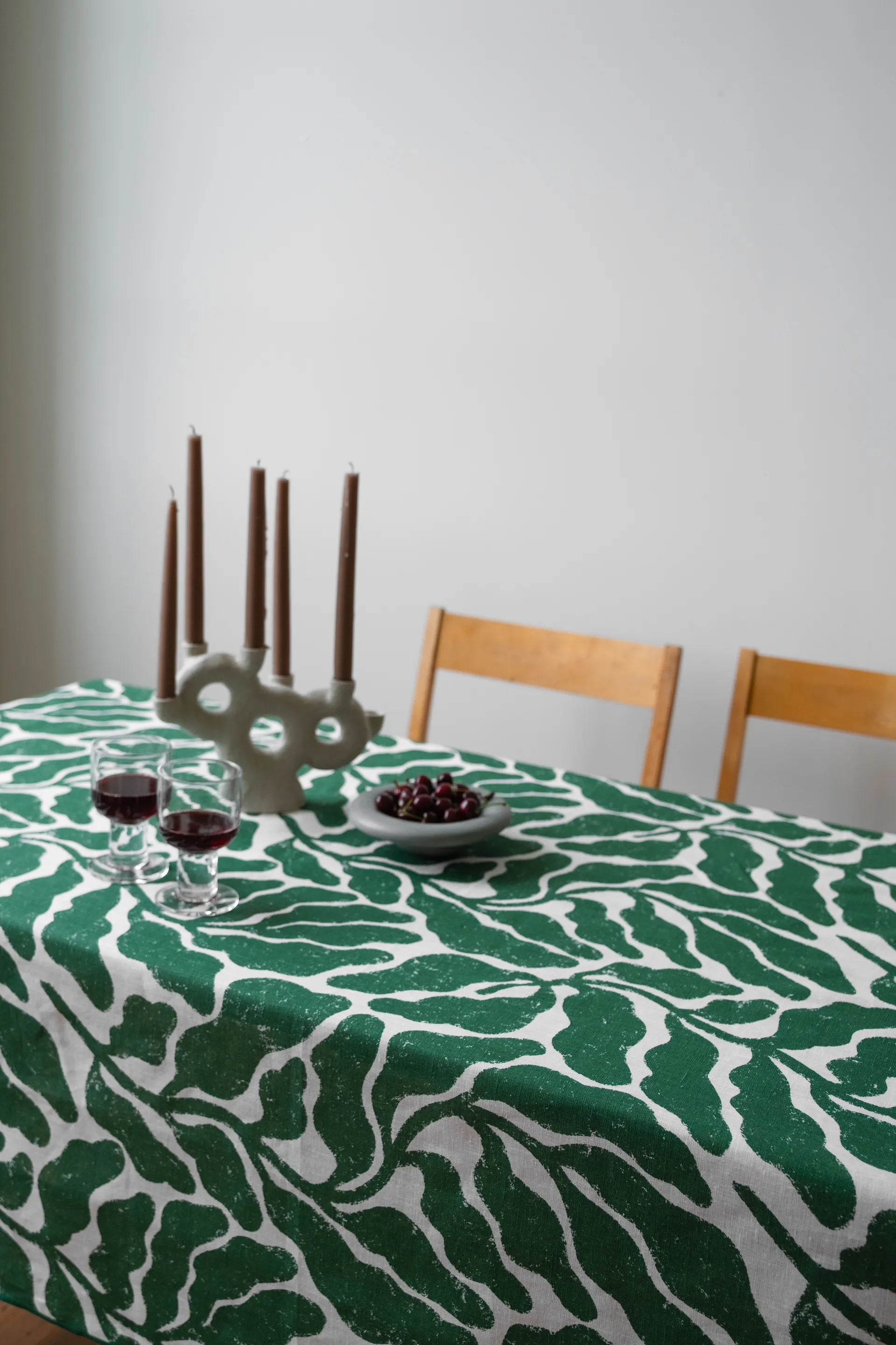 Leaves bordduk 149x250 cm, Greeb Fine Little Day