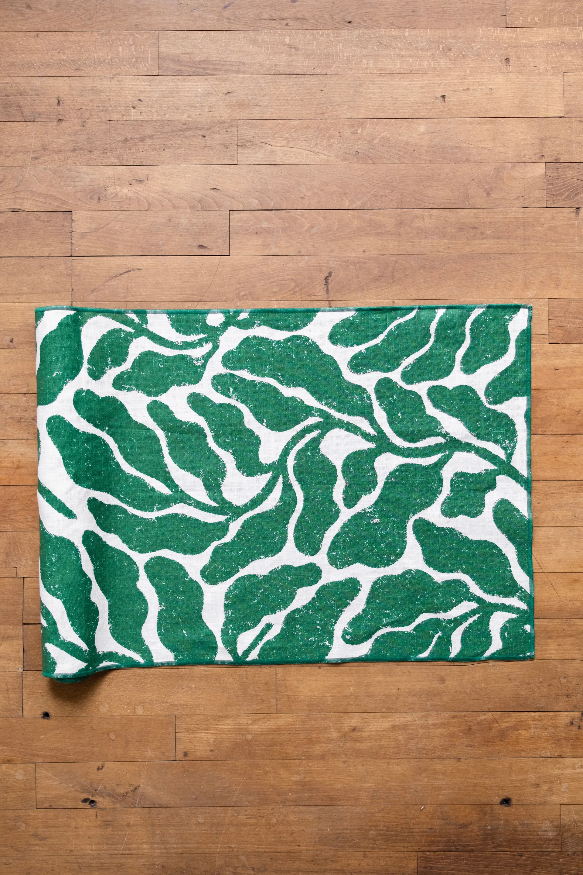 Leaves løper 45x180 cm, Green Fine Little Day