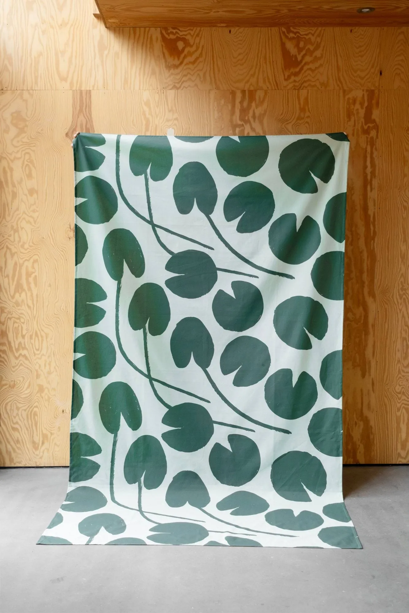Water lilies duk, Lysegrønn-grønn, 147x250 cm Fine Little Day