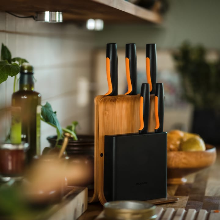 Functional Form knivblokk i bambus med 5 kniver, 6 deler Fiskars