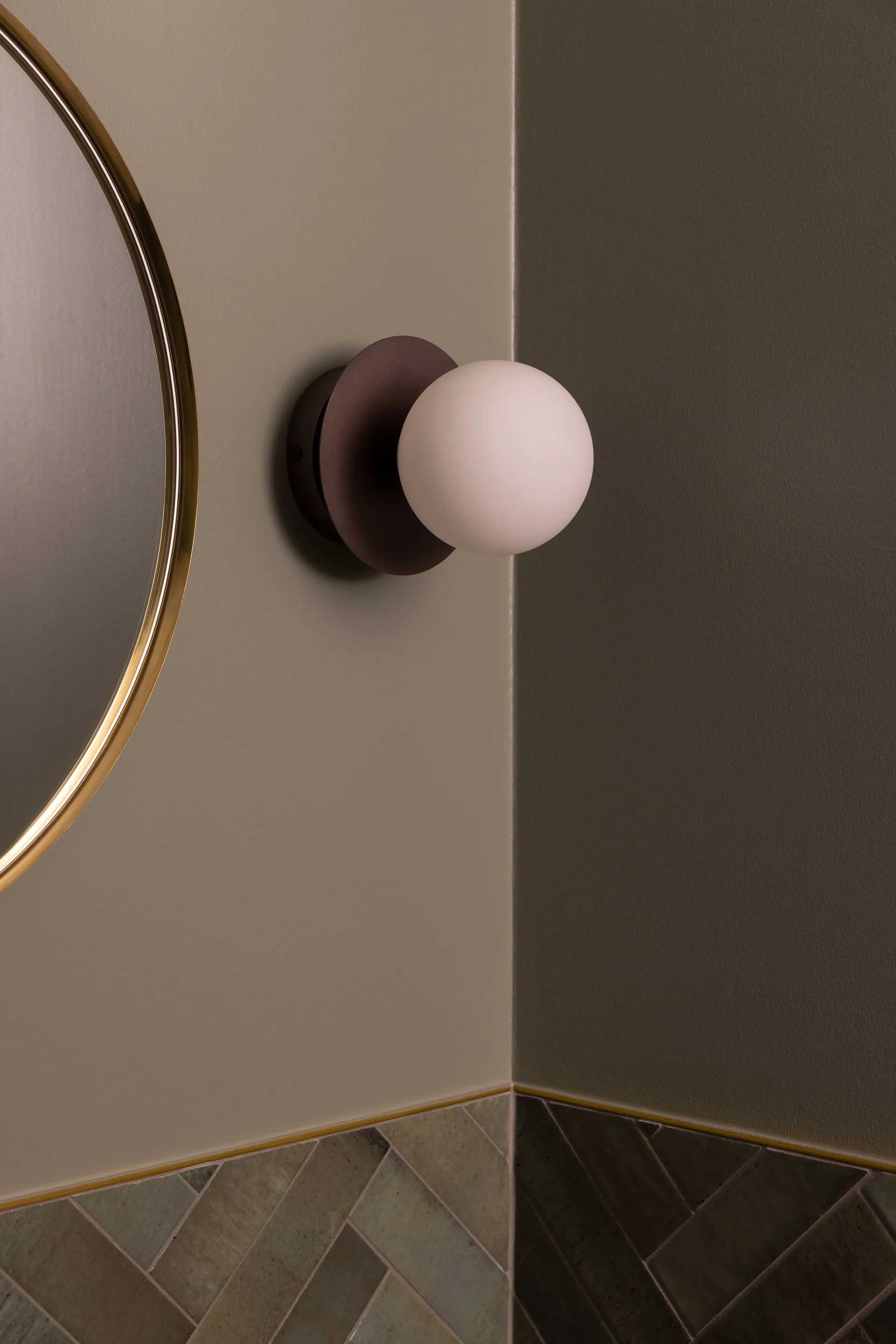 Art Deco taklampe, Bronse-hvit Globen Lighting