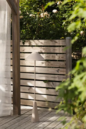 Cannes portabel gulvlampe - Mud - Globen Lighting