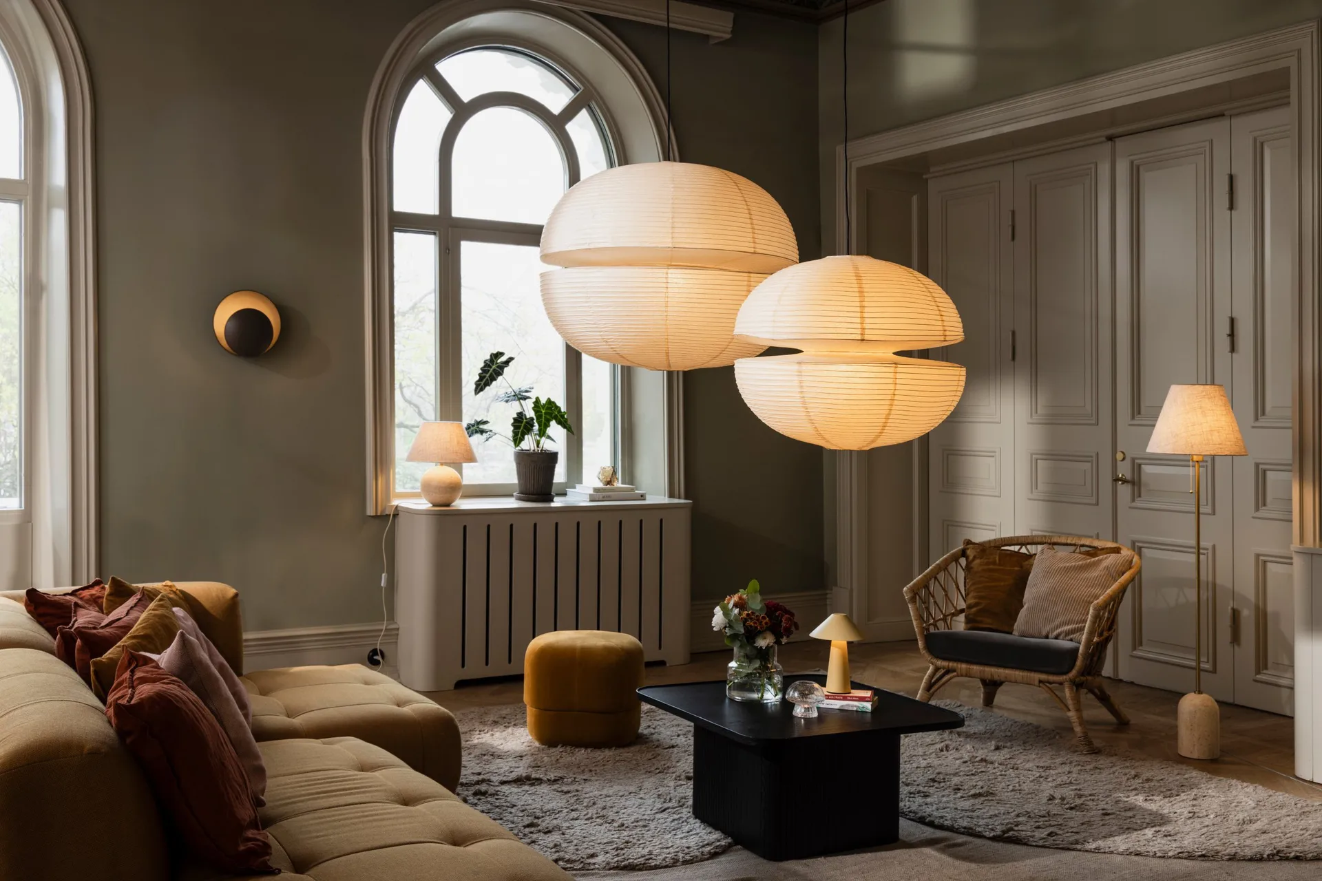 Castello 35 bordlampe, Beige travertin Globen Lighting