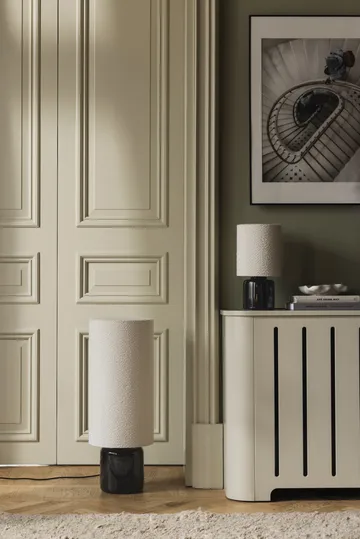 Florian bordlampe - Hvit bouclé/svart, Ø20x39 cm - Globen Lighting