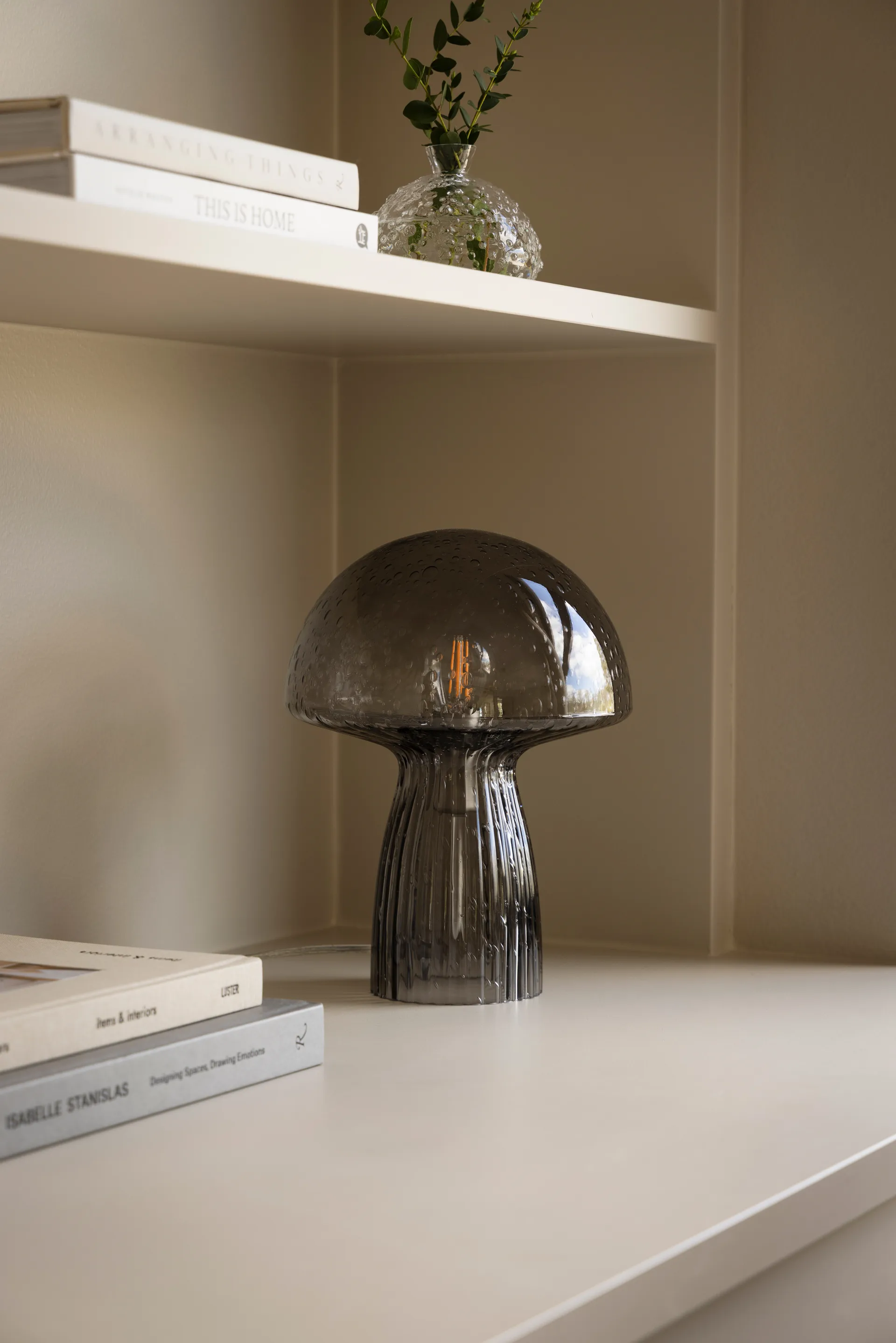 Fungo bordlampe Special Edition Røyk, Ø22 cm, H:30 cm Globen Lighting