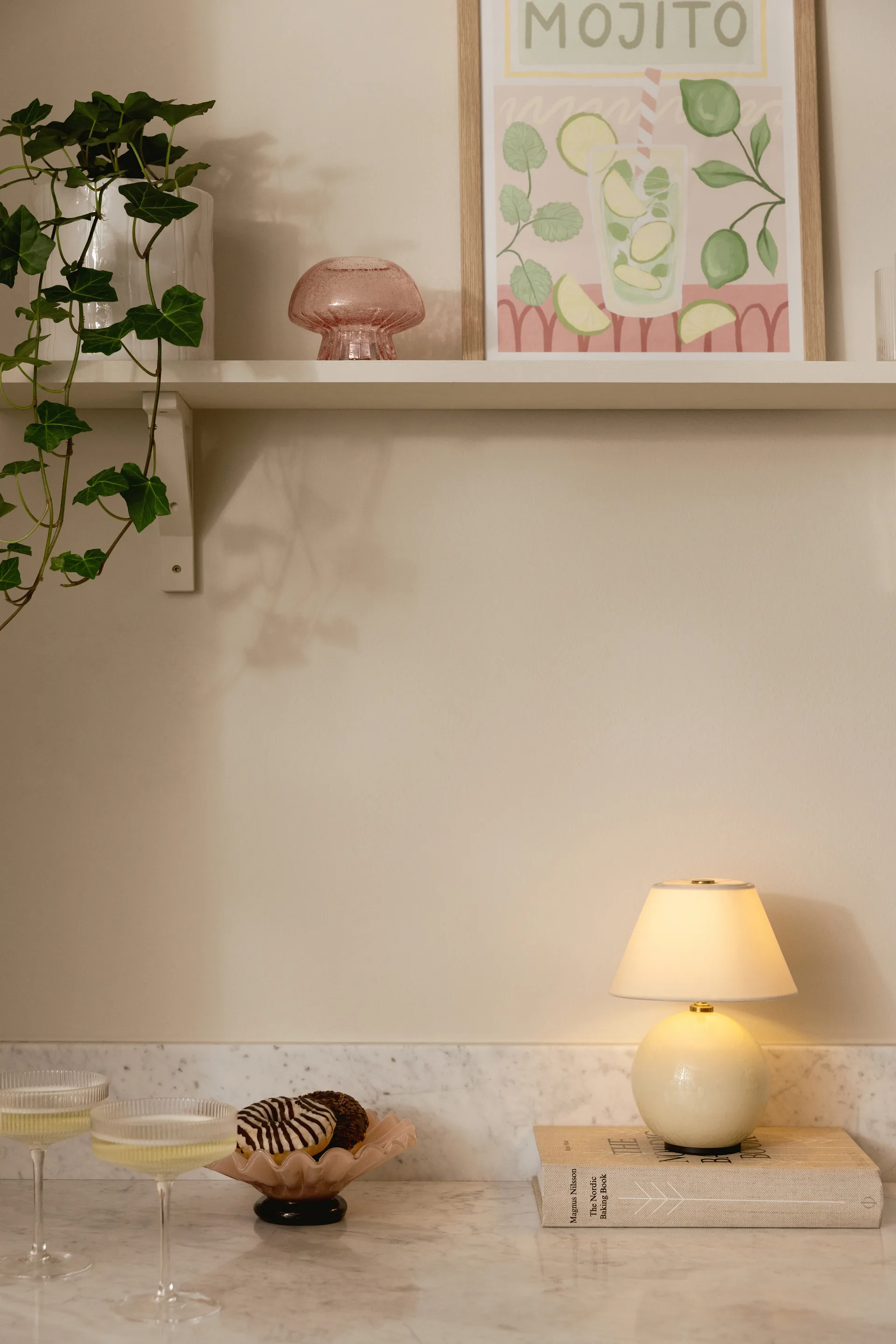 Iris 16 portabel bordlampe, Creme Globen Lighting