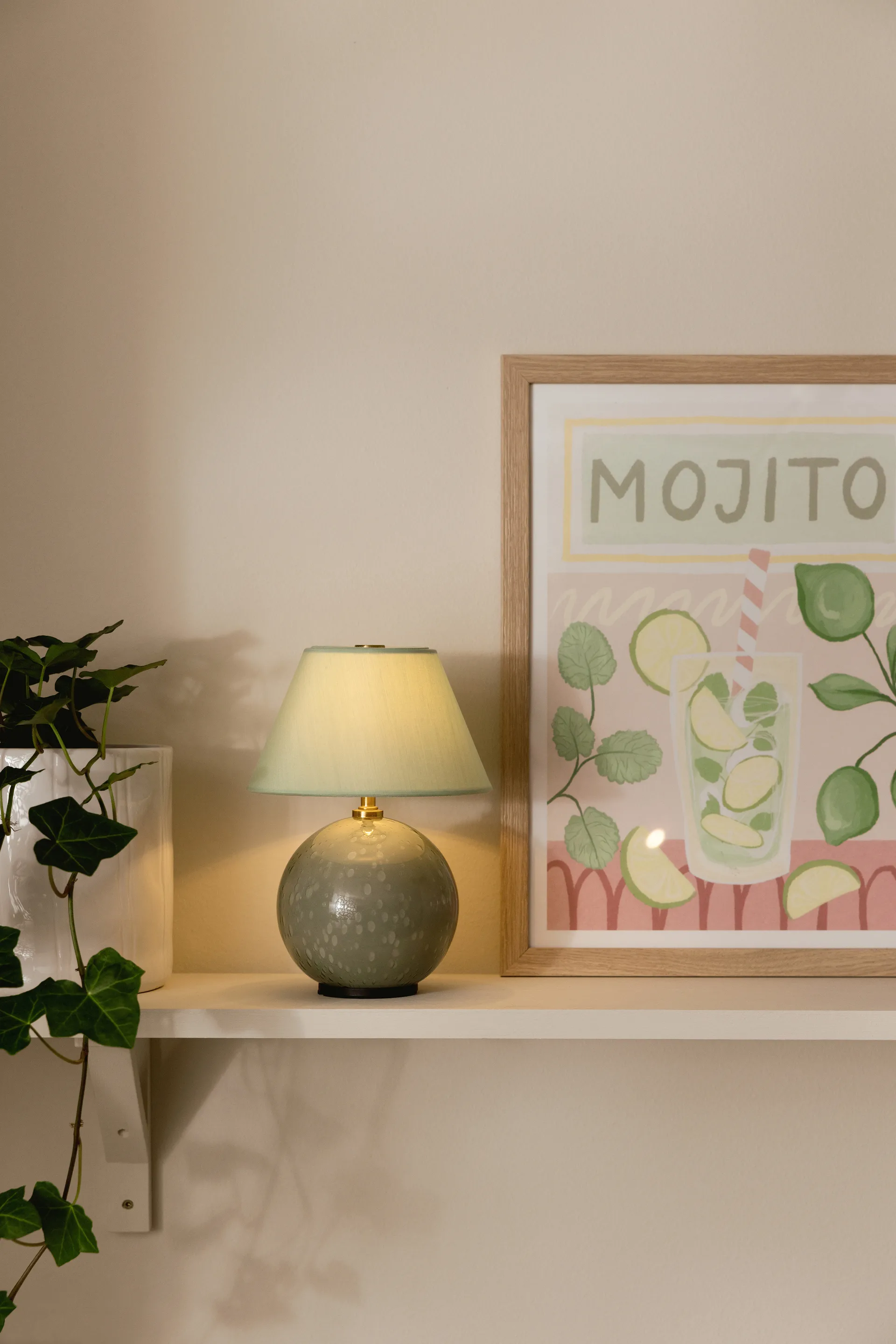 Iris 16 portabel bordlampe, Grønn Globen Lighting