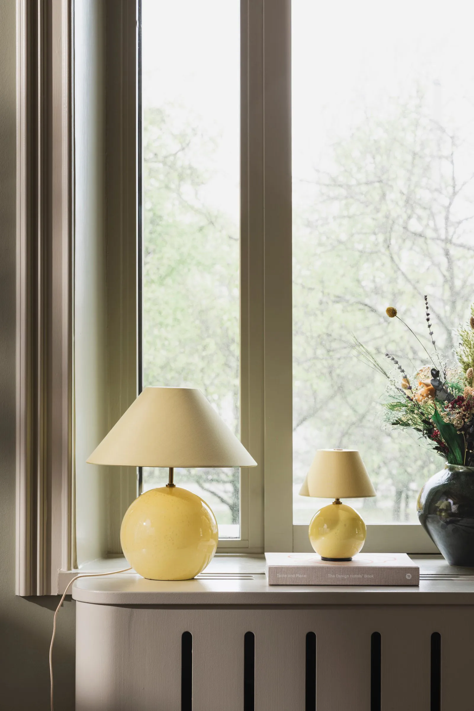 Iris 35 bordlampe 39 cm, Butter yellow Globen Lighting