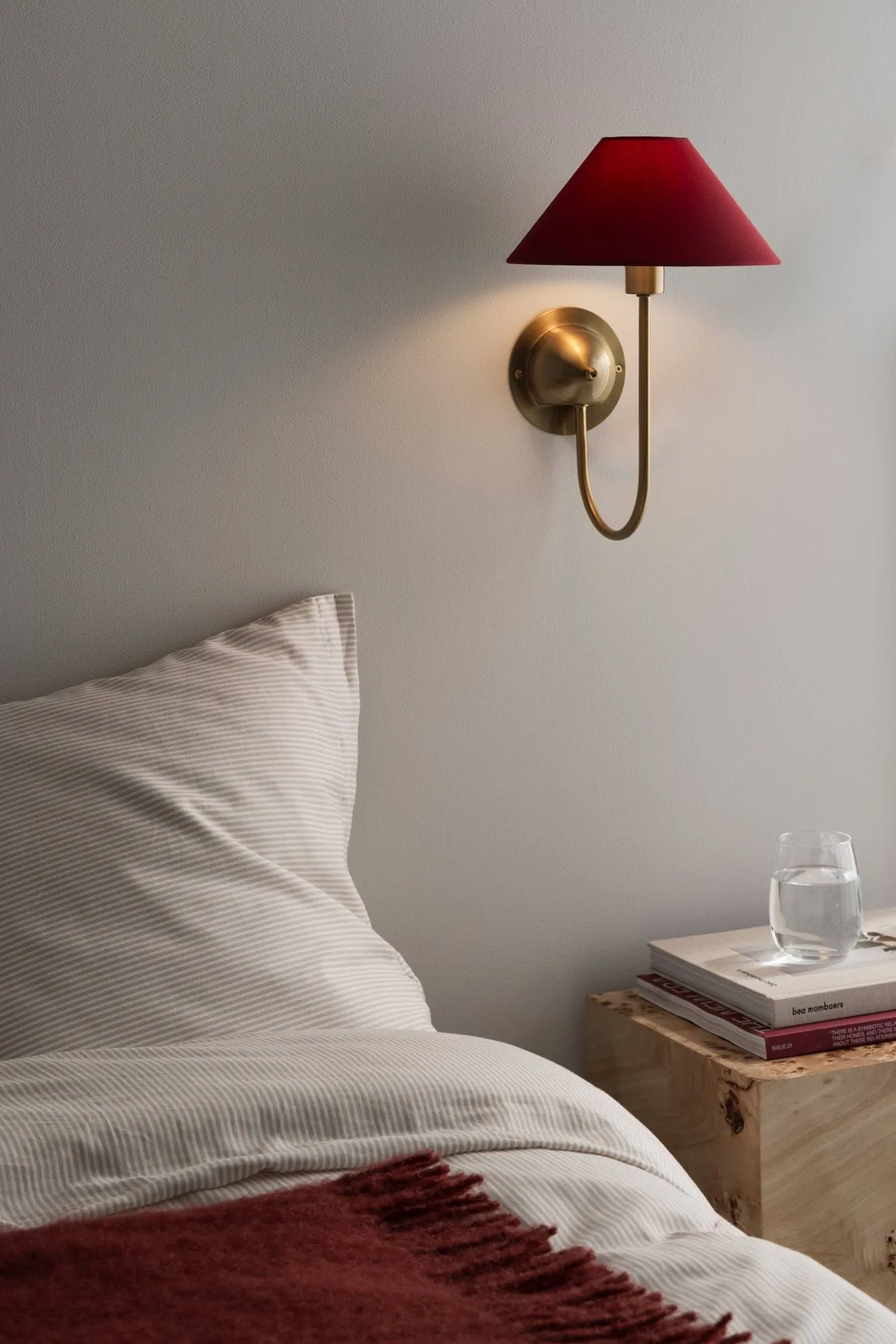 Iris vegglampe, Burgundy Globen Lighting
