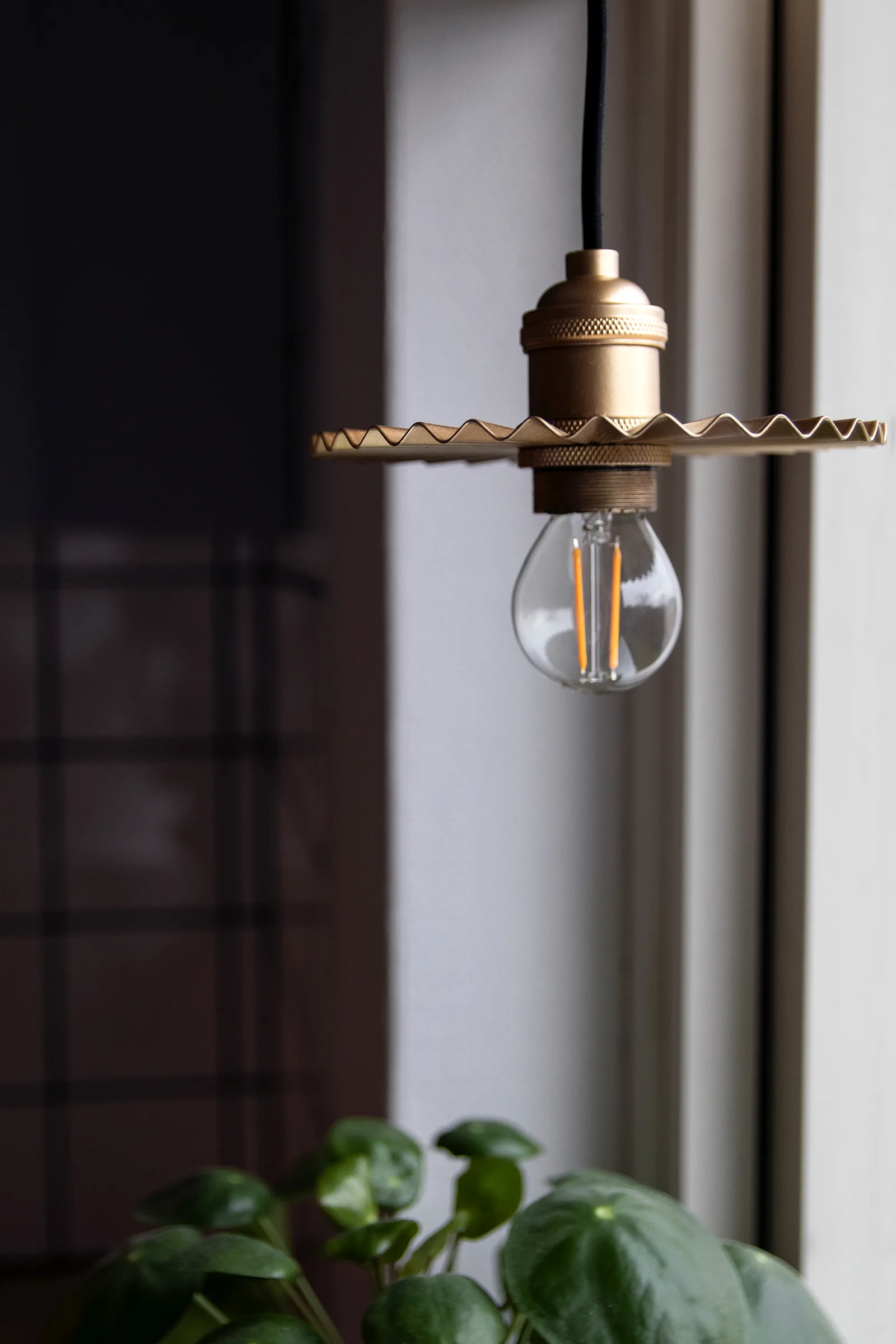 Omega pendel Ø 15 cm, Gull Globen Lighting