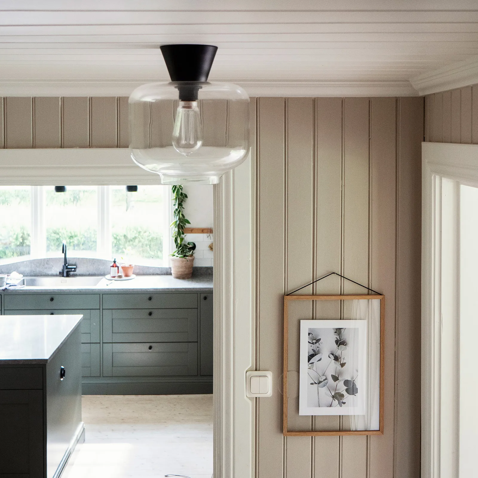 Ritz plafond, klar-sort Globen Lighting