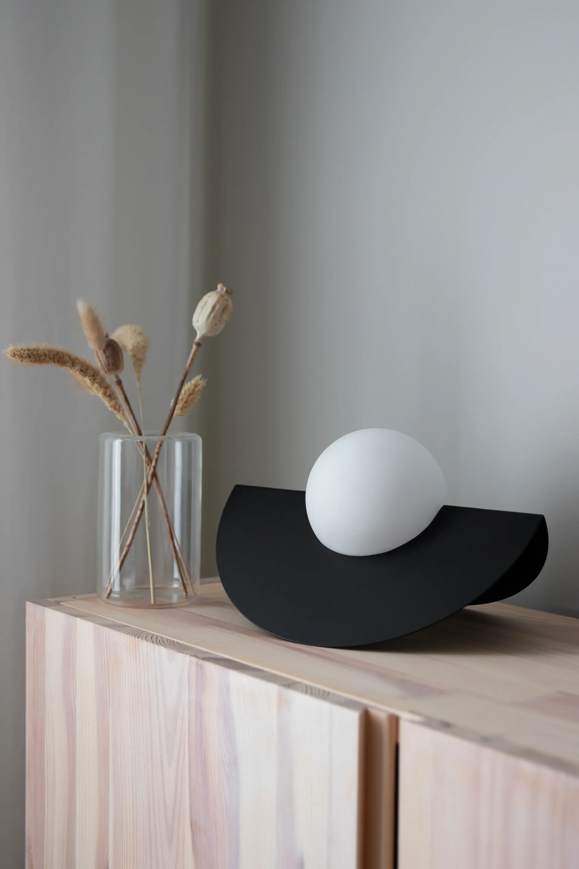 Roccia bordlampe, Svart Globen Lighting
