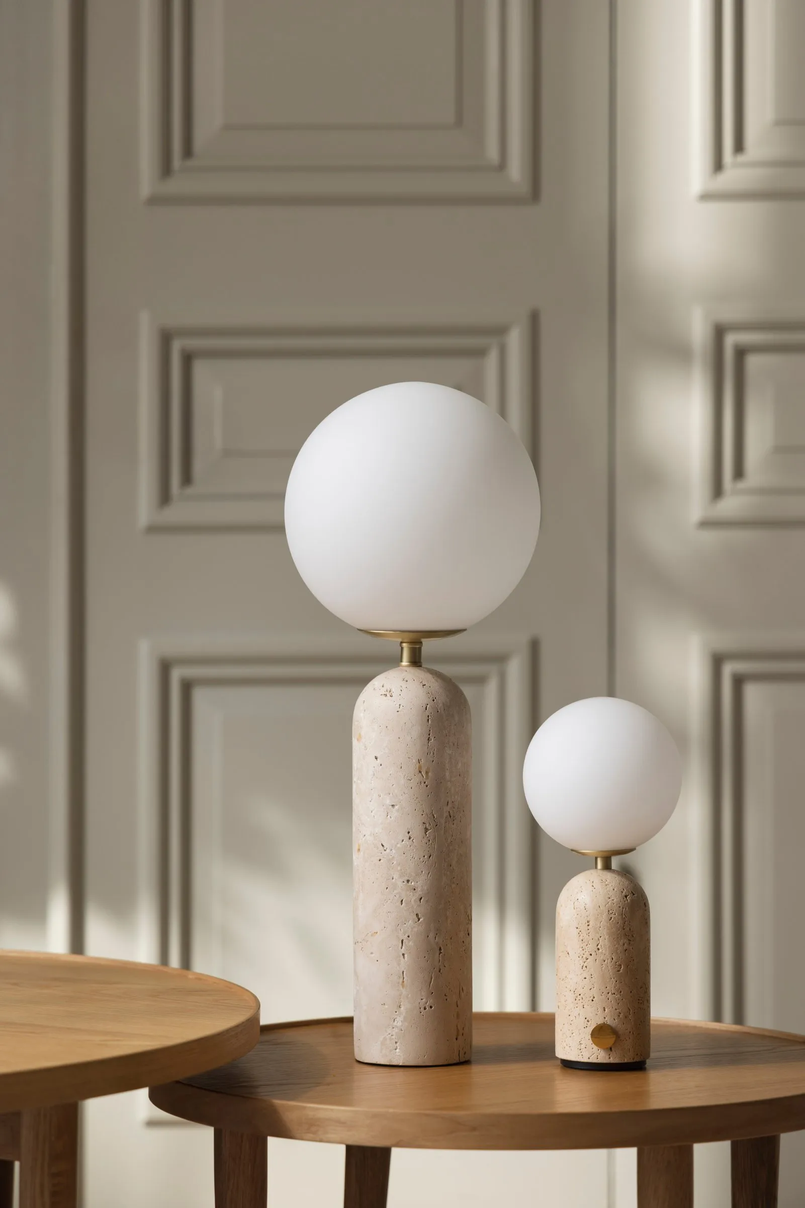 Torrano bordlampe portabel, Beige travertine, 27,5 cm Globen Lighting