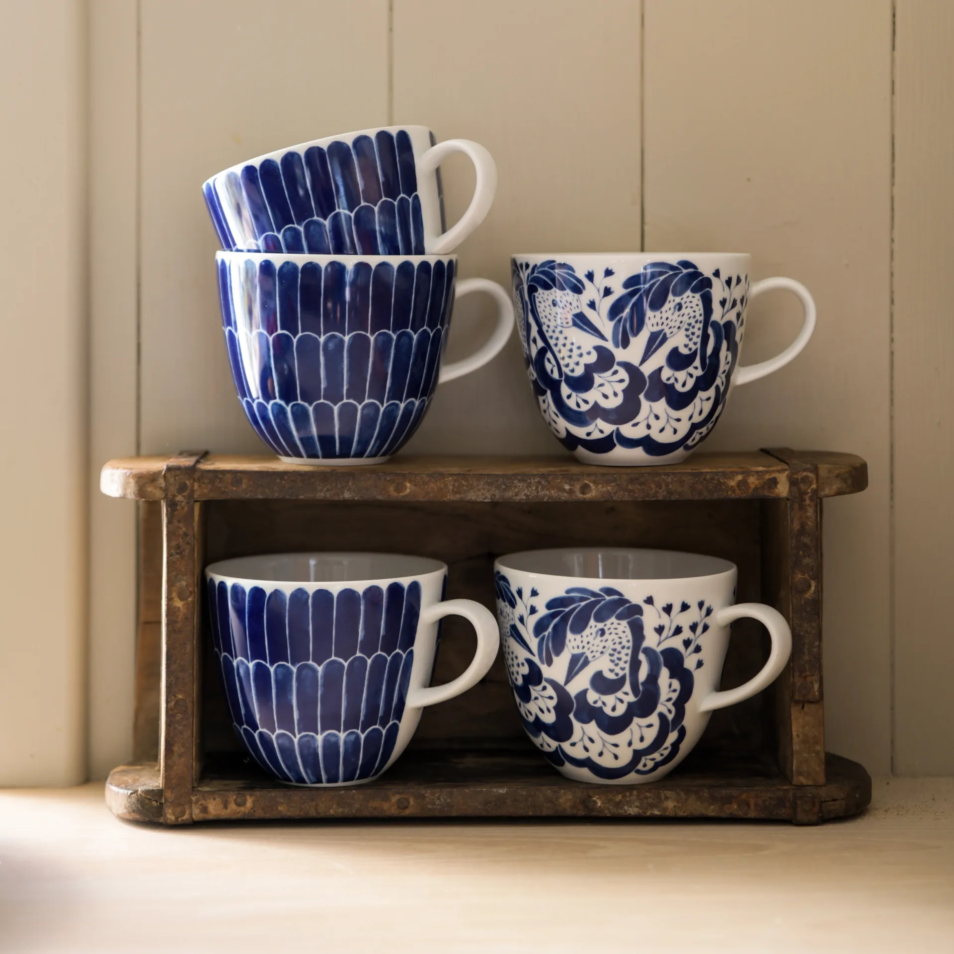 Selma jubileum krus 41 cl, Blå Götefors Porslin