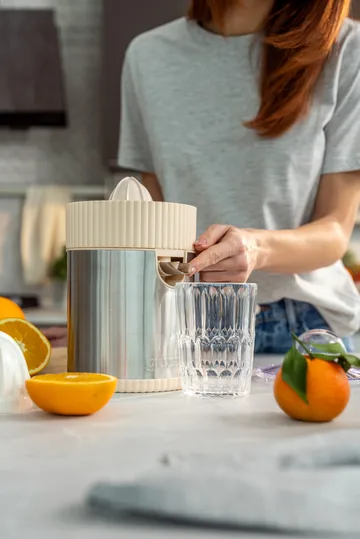 Sous chef elektrisk juicepresse - Cream - Guzzini