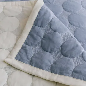 Mega Dot sengeteppe organic 260x260 cm - Dusty blue - HAY