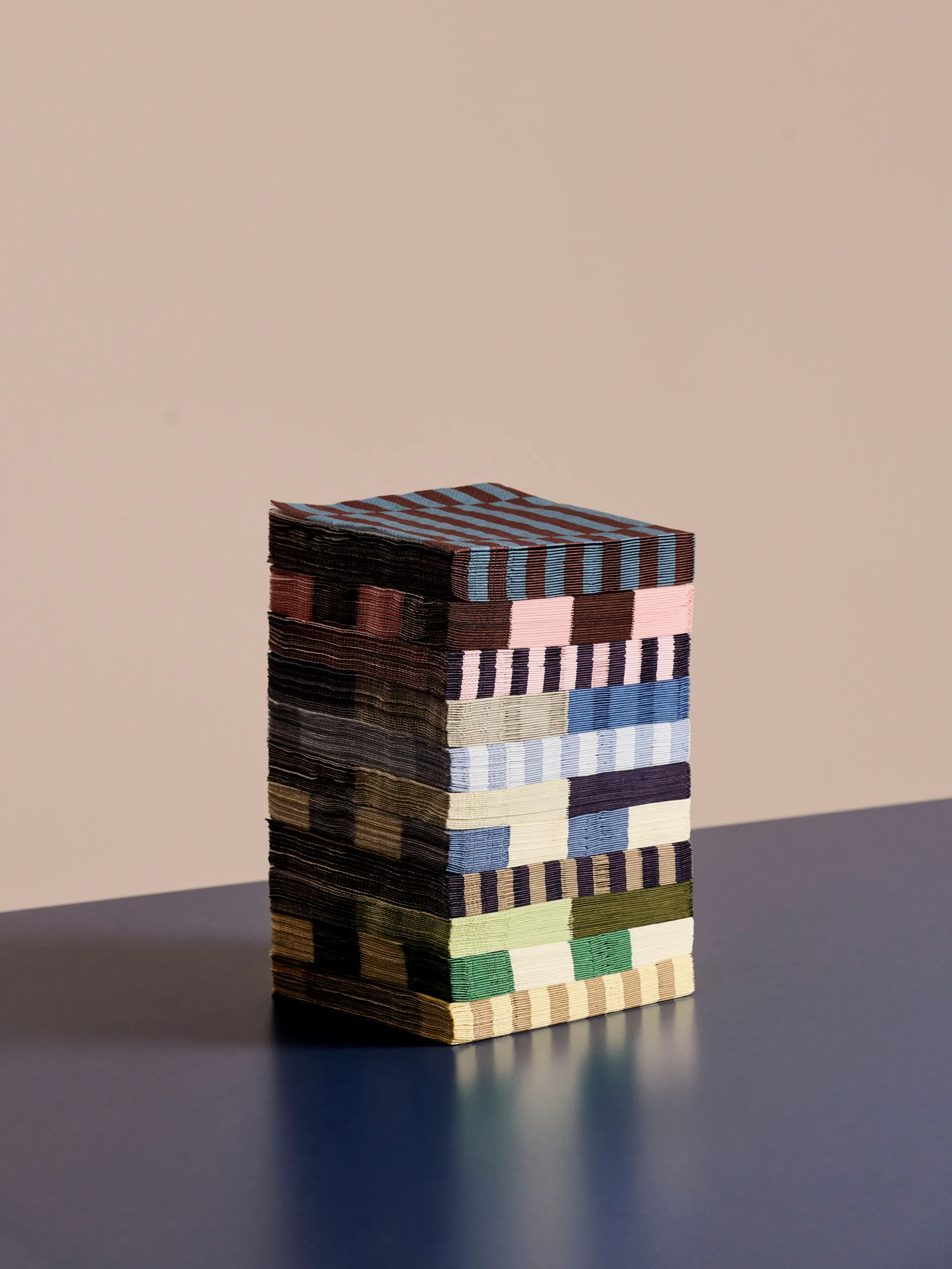 Pattern Lunch Stripe serviett 33x33 cm 20-pakning, Anthracite-bordeaux pillar HAY