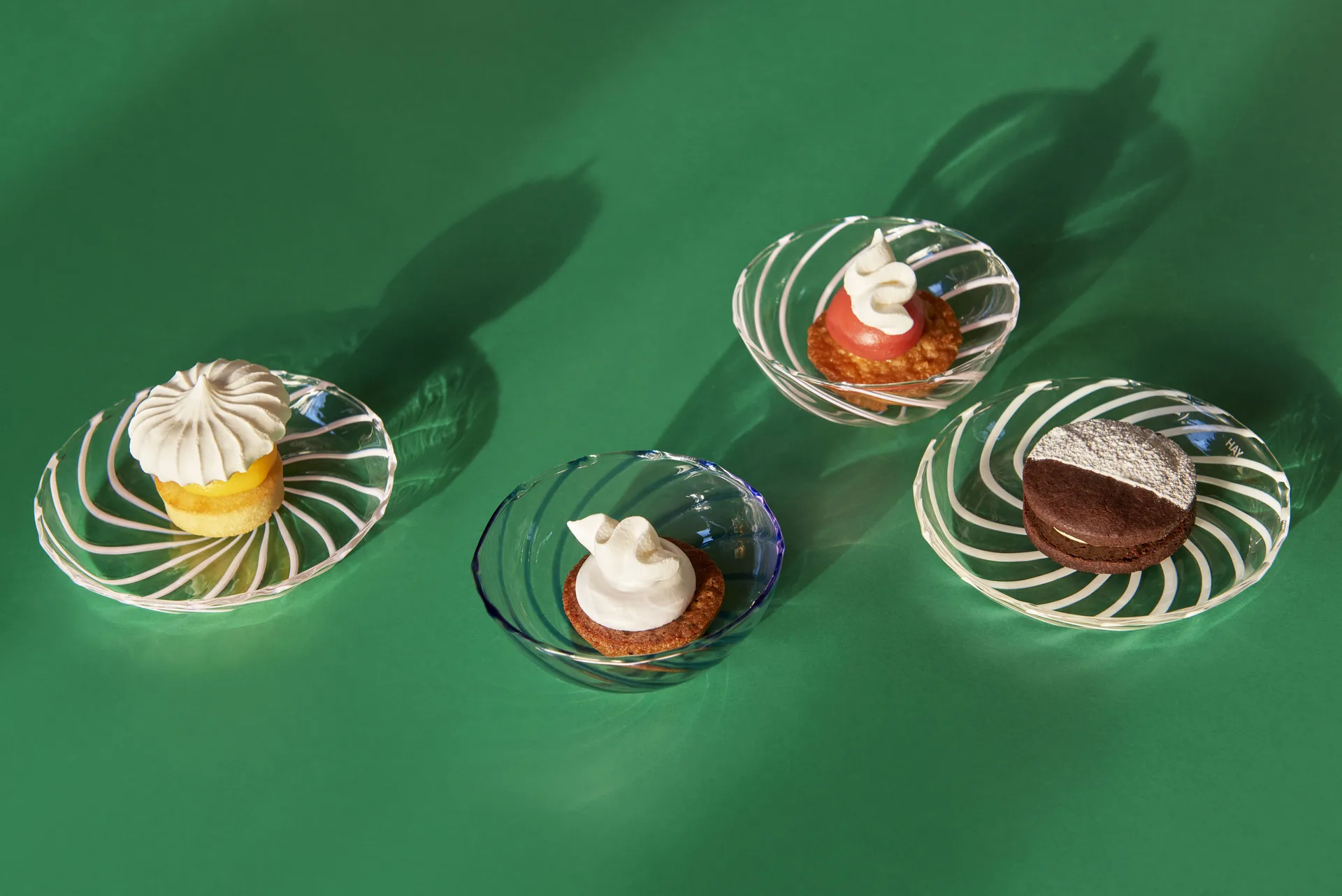 Spin fat Ø 11 cm, 2-pakning, Klar-hvit stripete HAY