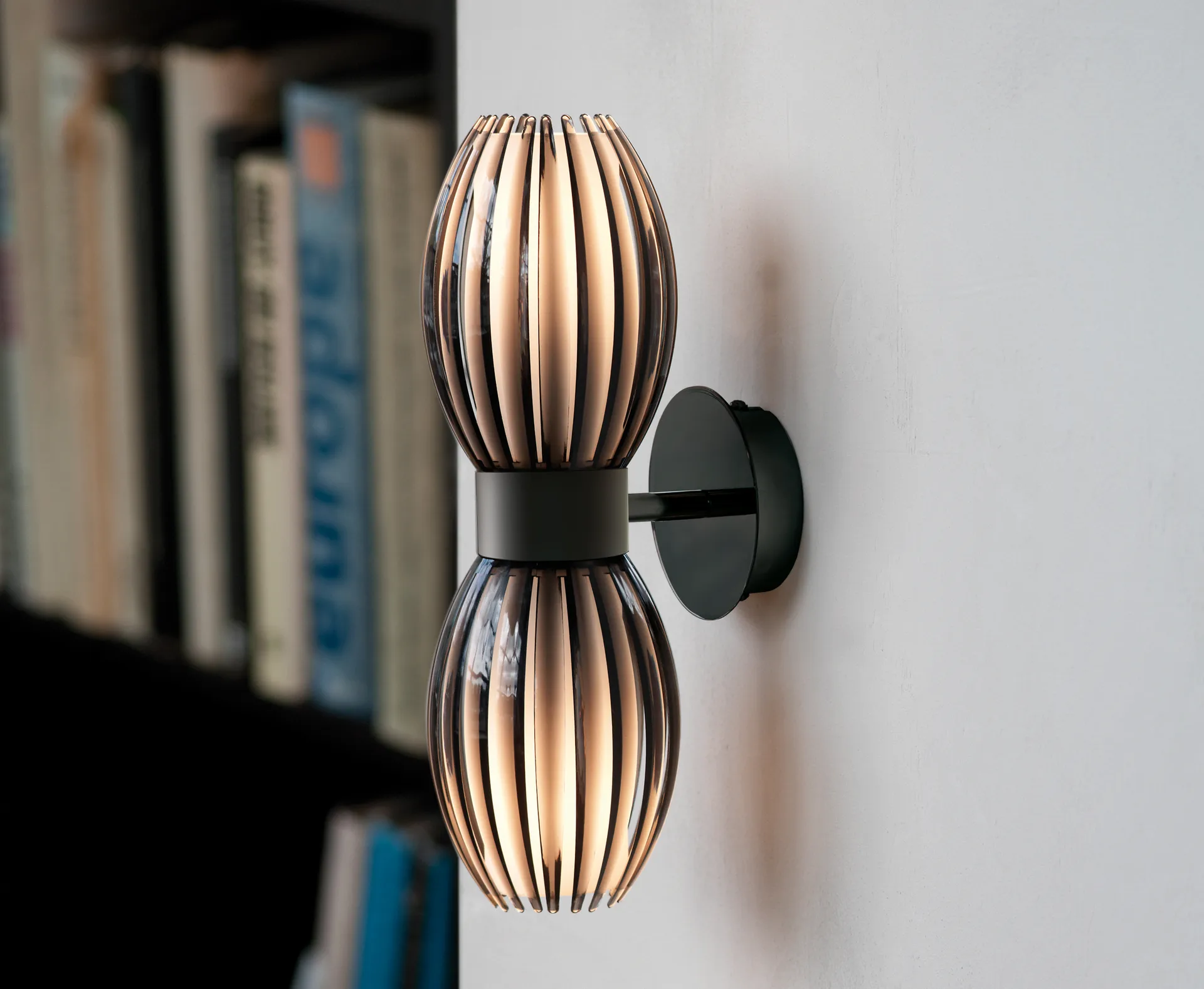 Tentacle vegglampe duo 34 cm, Svart-røkfarget Herstal