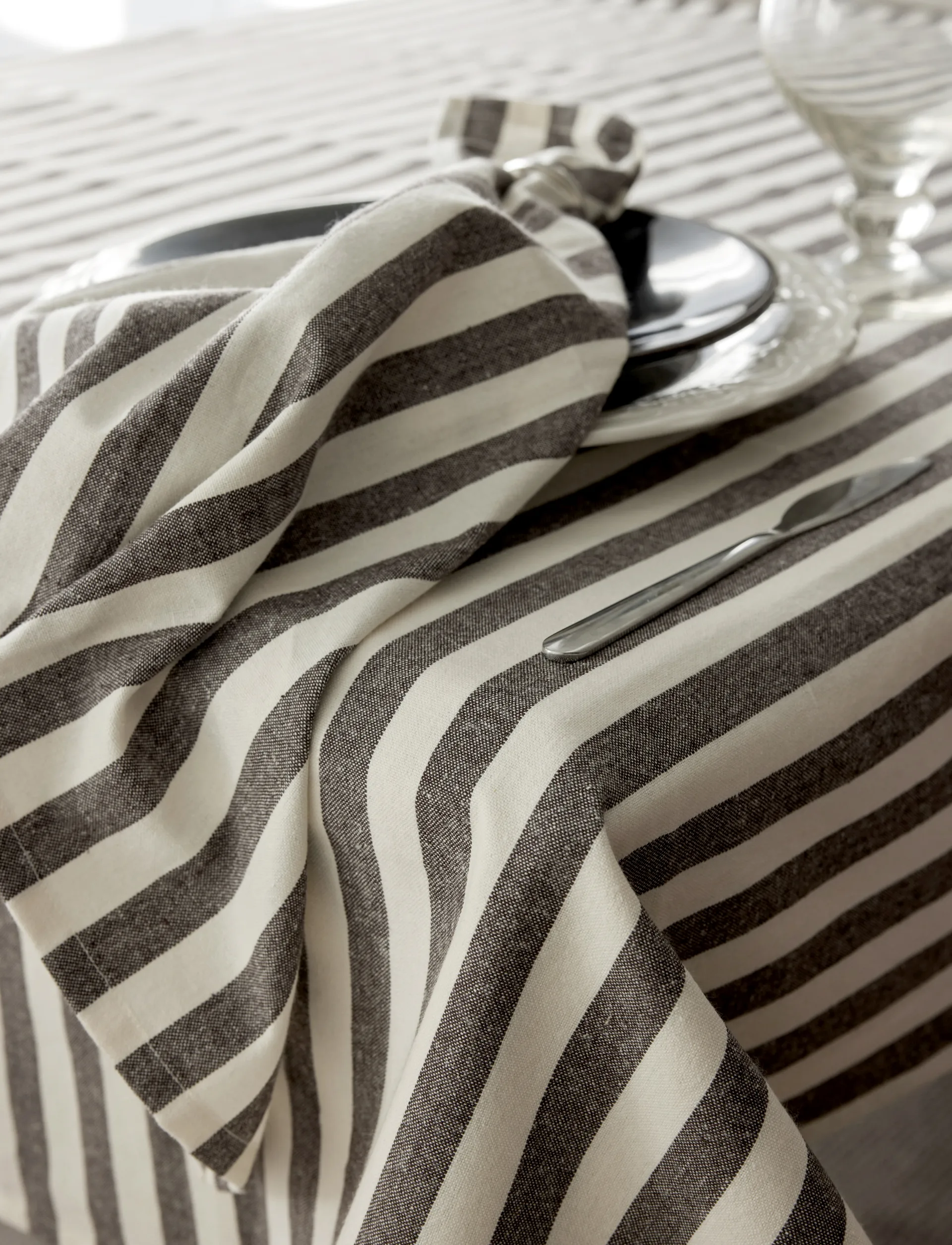 Bretagne stoffserviett 50x50 cm 4-pack, Chocolate Himla