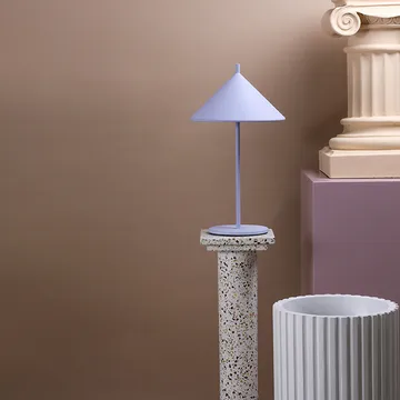 Triangle bordlampe - Matt lilla - HKliving