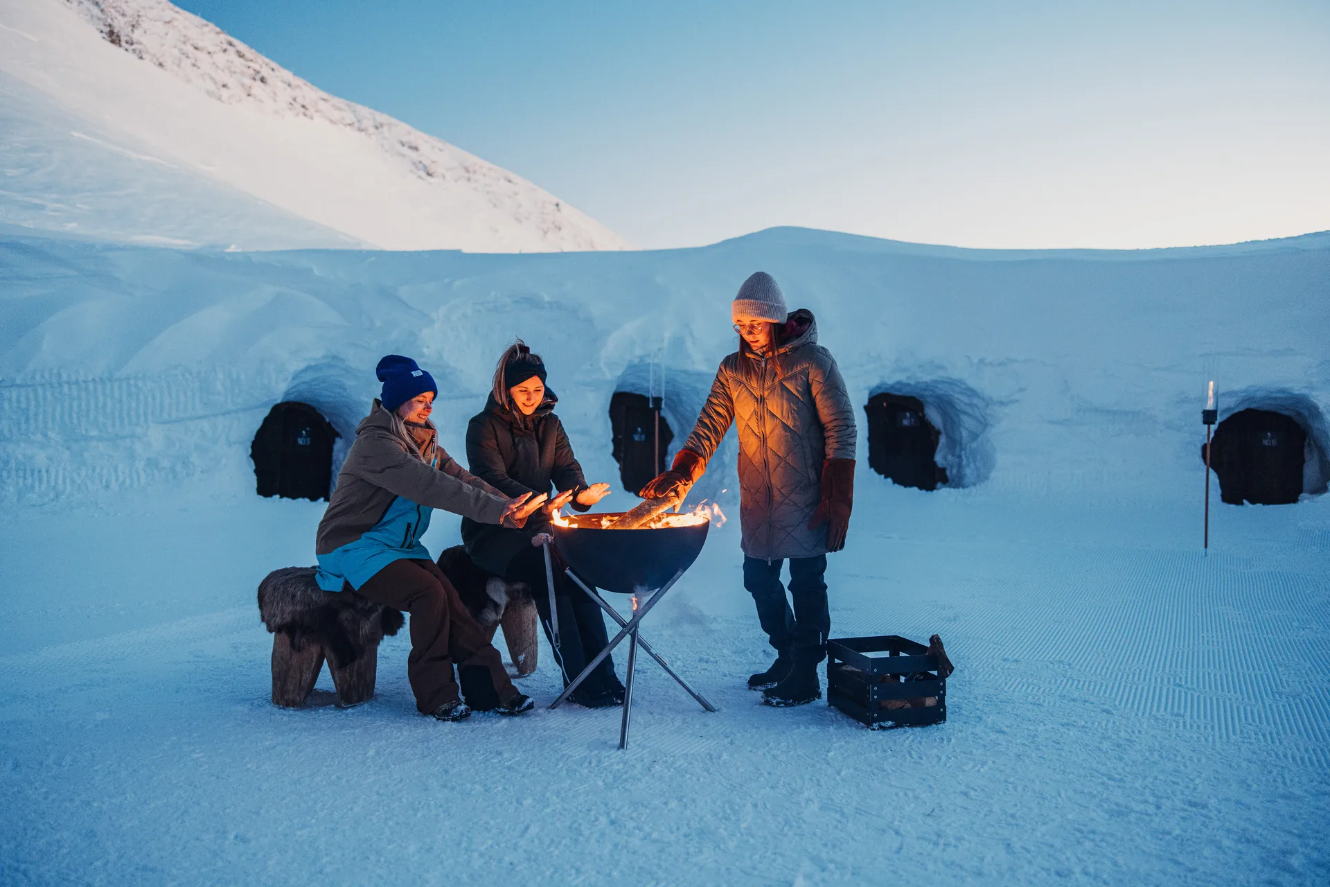 BOWL 57 ildsted, Svart-sølv, tripodstativ Höfats