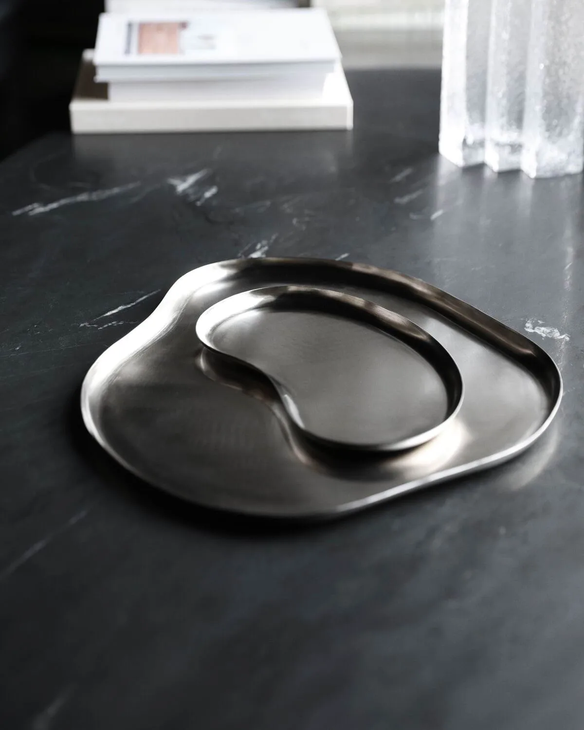 Osea brikke 35x41 cm, Sølv finish House Doctor