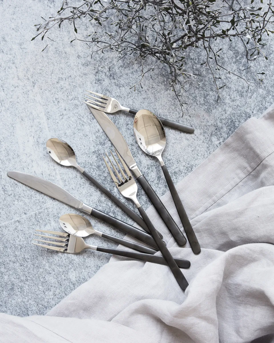 Ox bestikksett 16 deler, Svart-sølv House Doctor