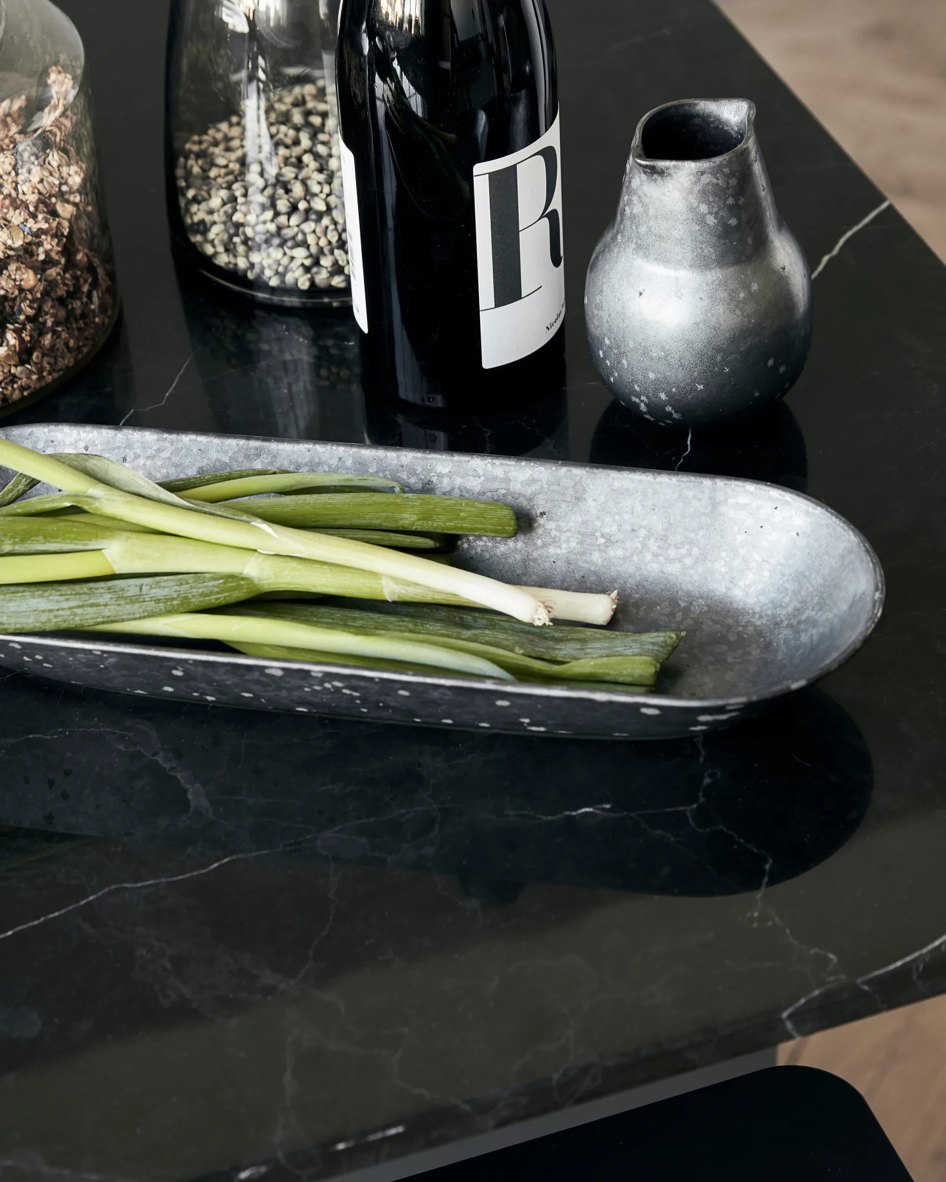 Pion serveringsfat 12 x 35 cm, Svart-brun House Doctor