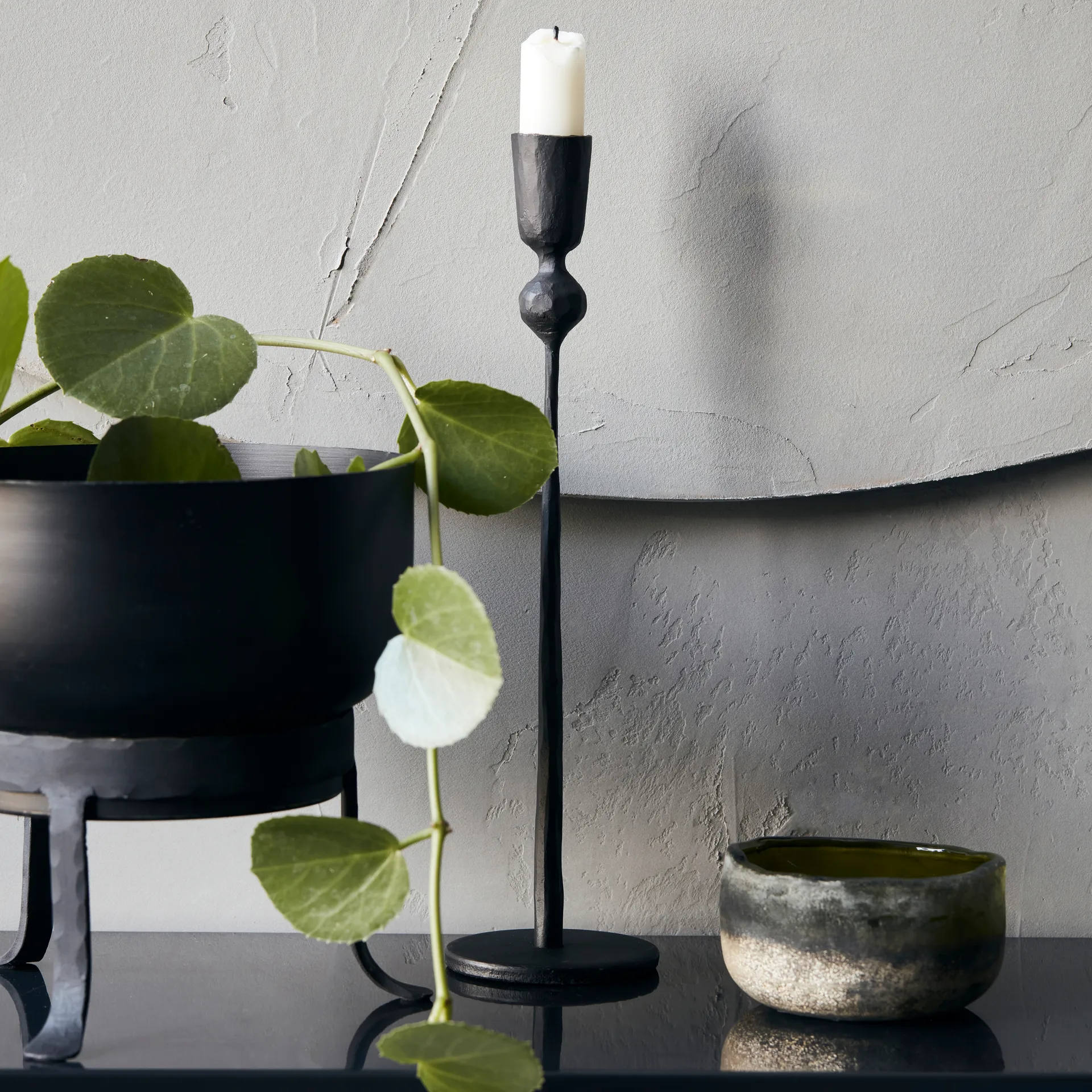 Trivo lysestake 29 cm, Svart House Doctor
