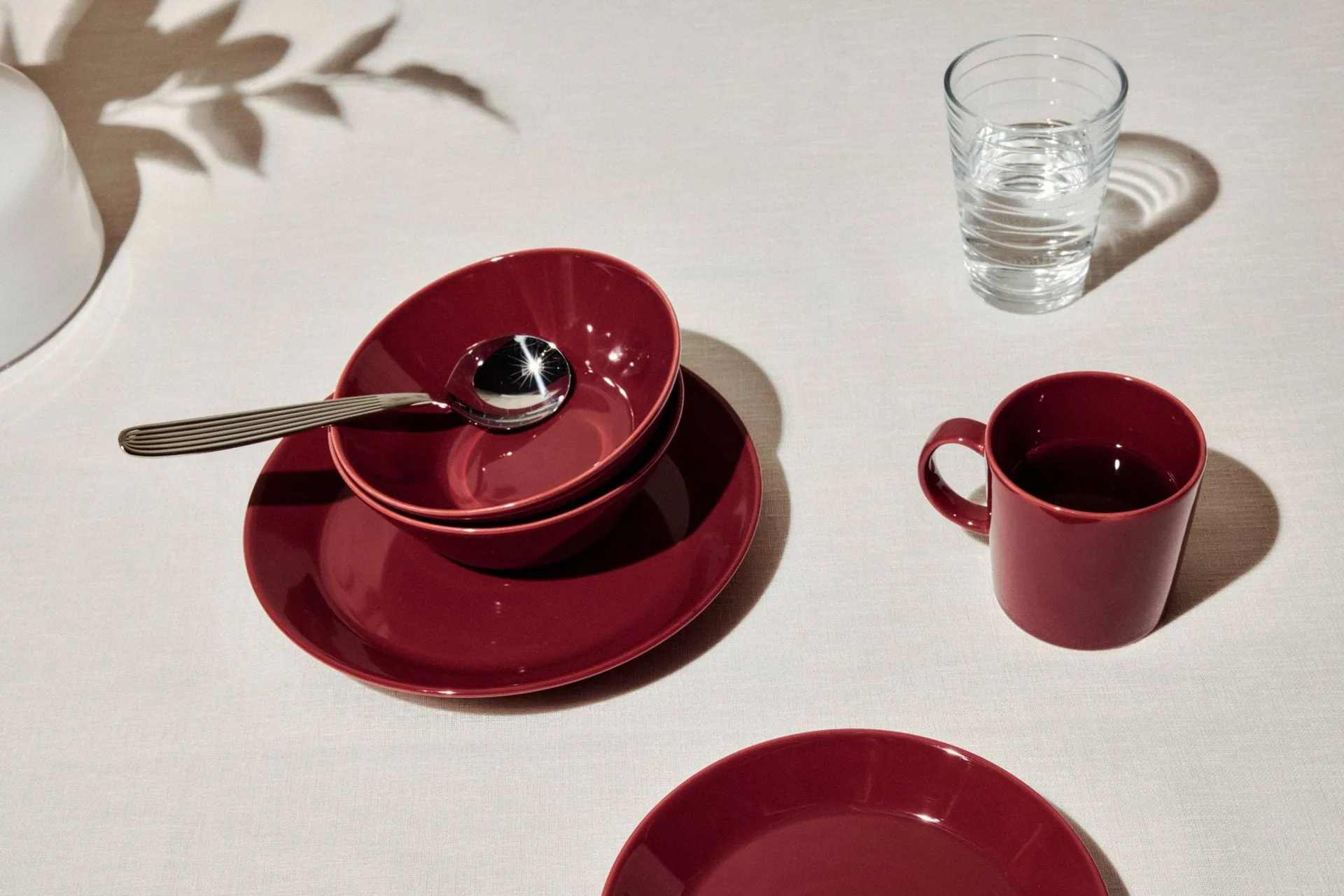 Teema dyp tallerken, Kirsebær Iittala