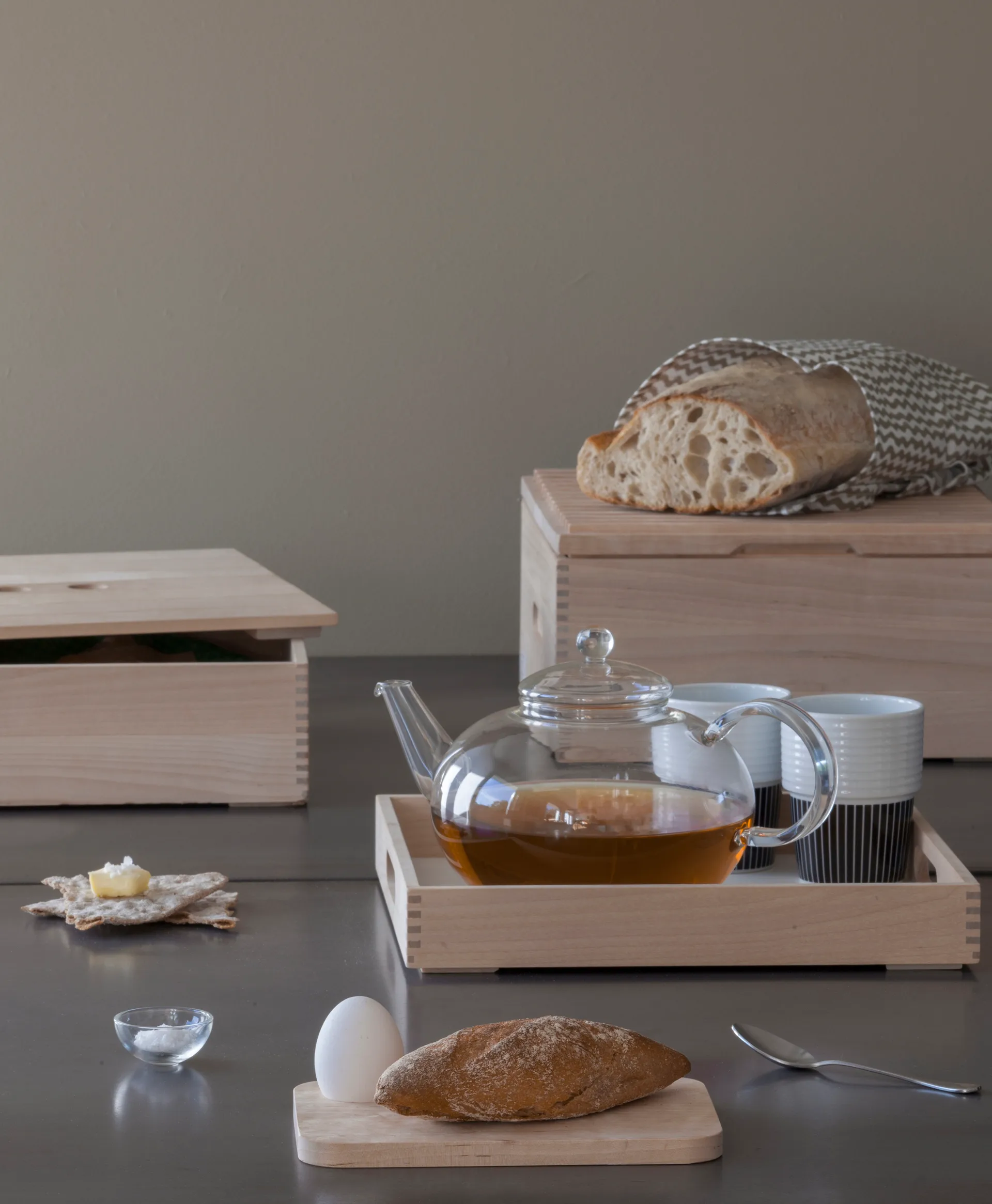 Iris Hantverk smørbrødtallerken og eggeglass, Bjørk Iris Hantverk