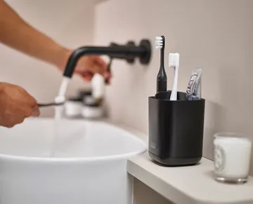 Easystore tannbørsteholder 12,8 cm. - Svart - Joseph Joseph