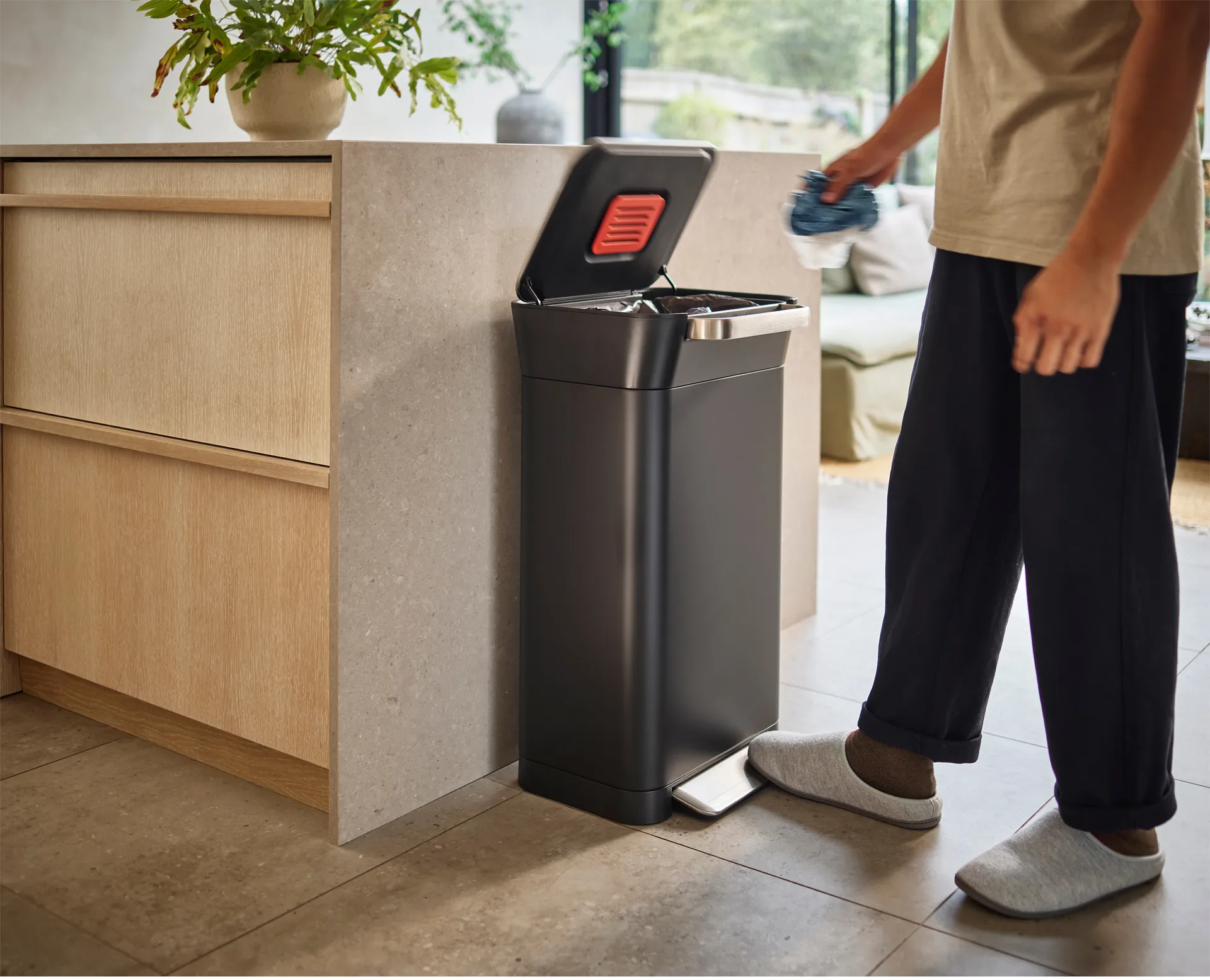 Joseph Joseph Titantrash compactor pedalbøtte 30 L, Carbon black Joseph Joseph