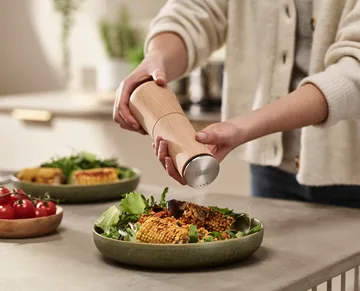 Milltop No Spill saltkvern 19 cm - Bøk - Joseph Joseph