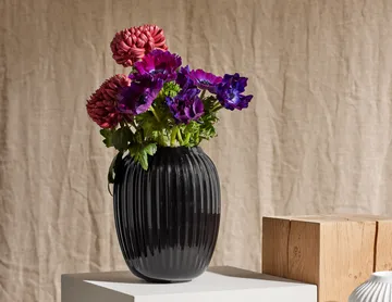 Hammershøi vase - Svart, mellomstor 21 cm - Kähler