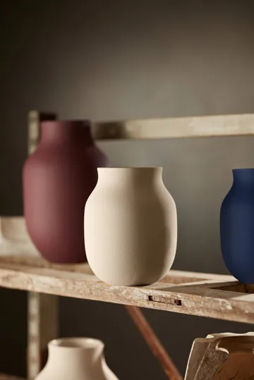 Studio Omaggio vase - Bordeaux, 31 cm - Kähler