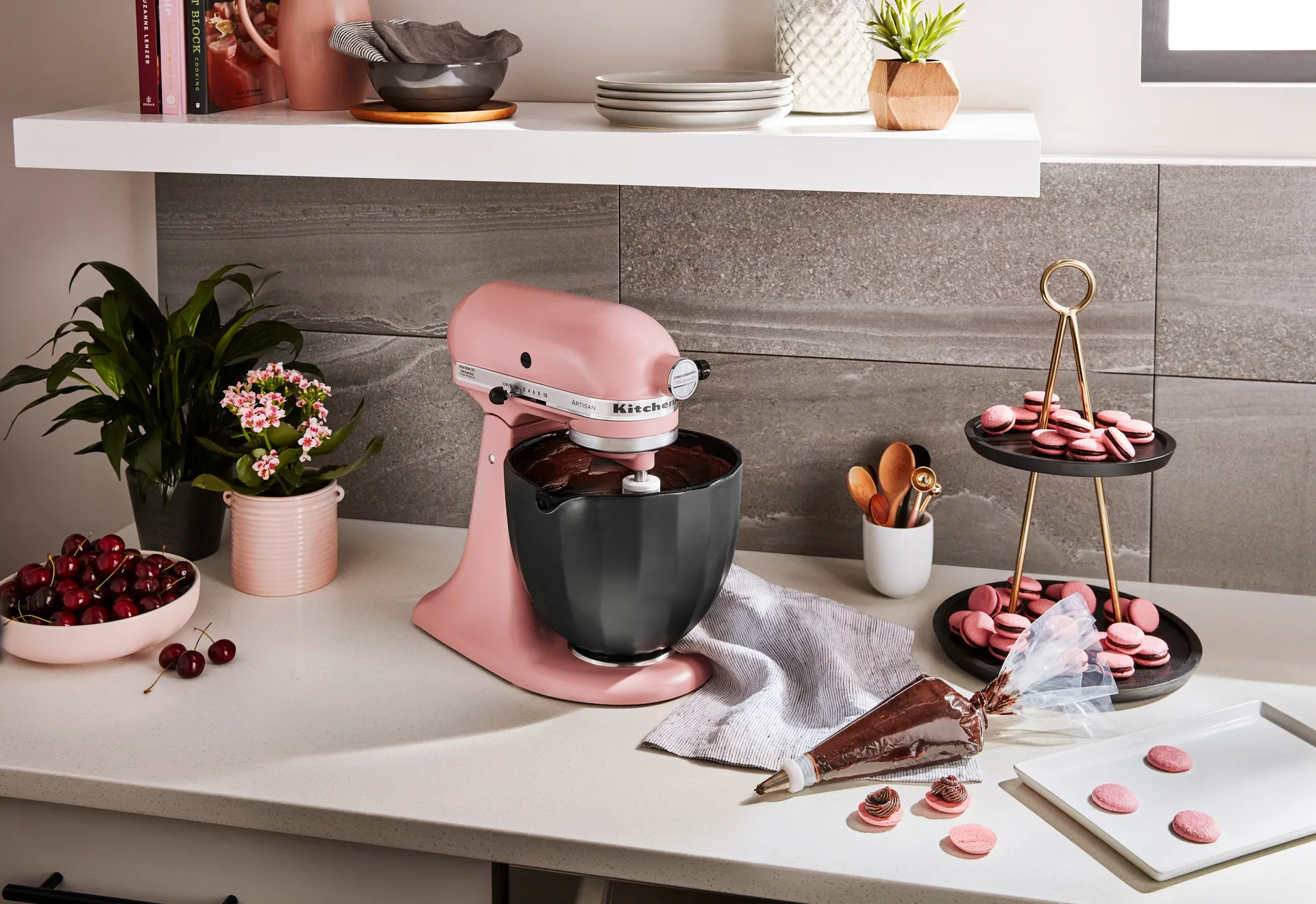 KitchenAid keramikkbolle med håndtak 4,7 L, Black shell KitchenAid