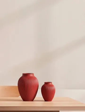 Knabstrup riflet vase 20 cm - Soft cherry red - Knabstrup Keramik