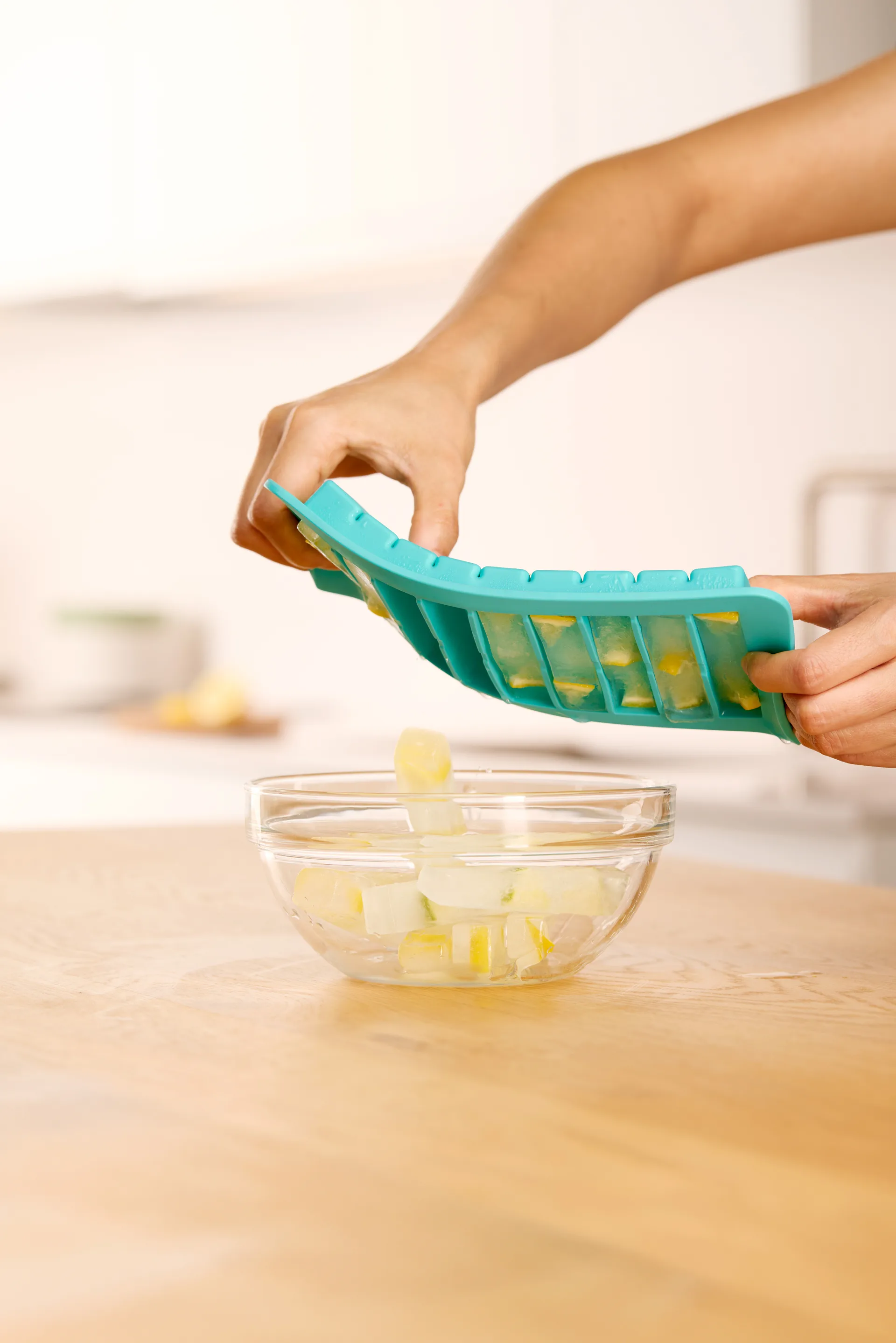 Lékué isbitform i silikon med lokk, Turkis, staver Lékué